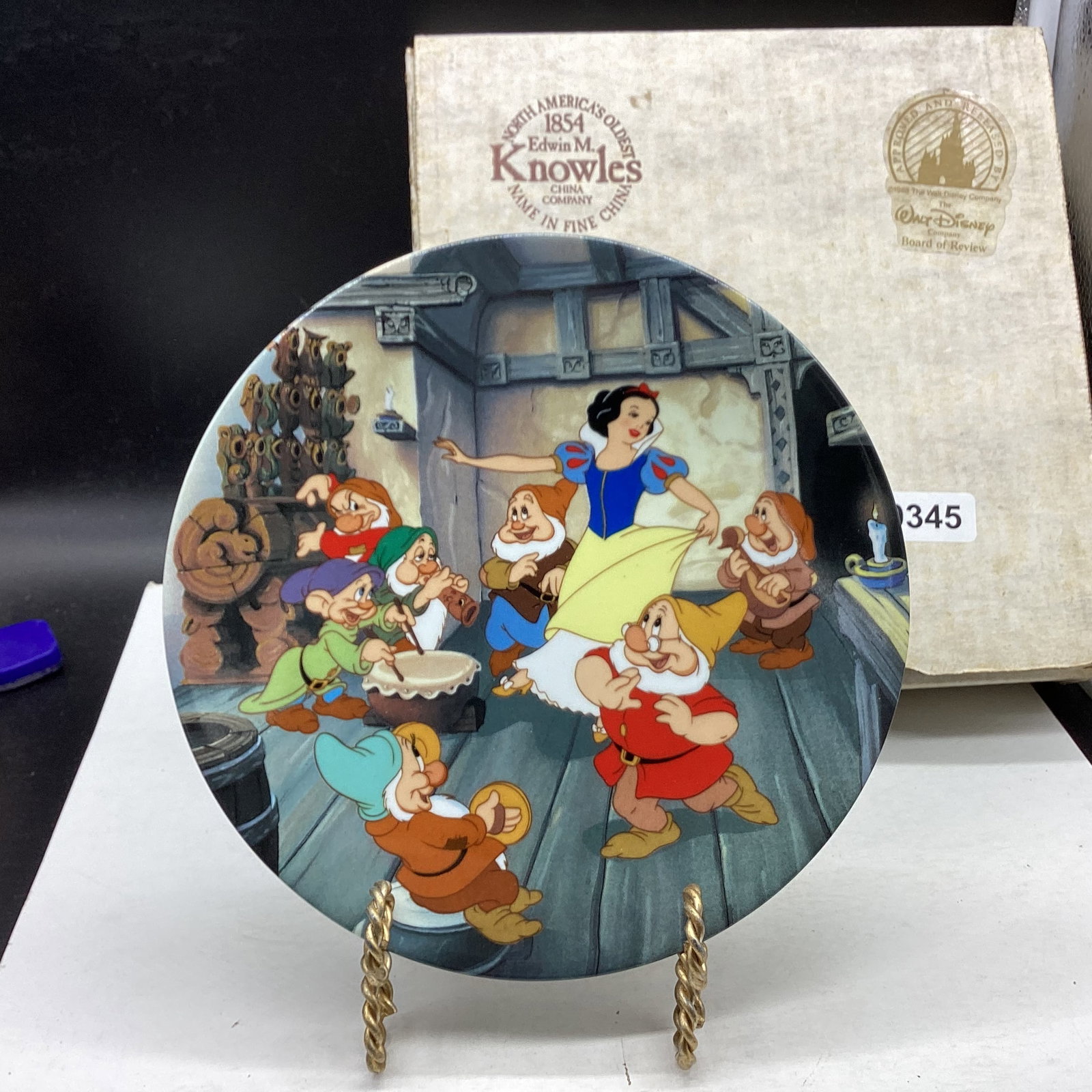 THE DANCE OF SNOW WHITE COLLECTOR PLATE: 8" WIDE GOOD SHAPE