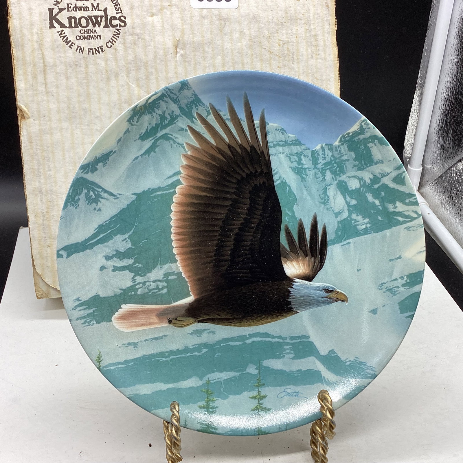 1988 THE BALD EAGLE COLLECTOR PLATE: 8 1/2" WIDE GOOD SHAPE