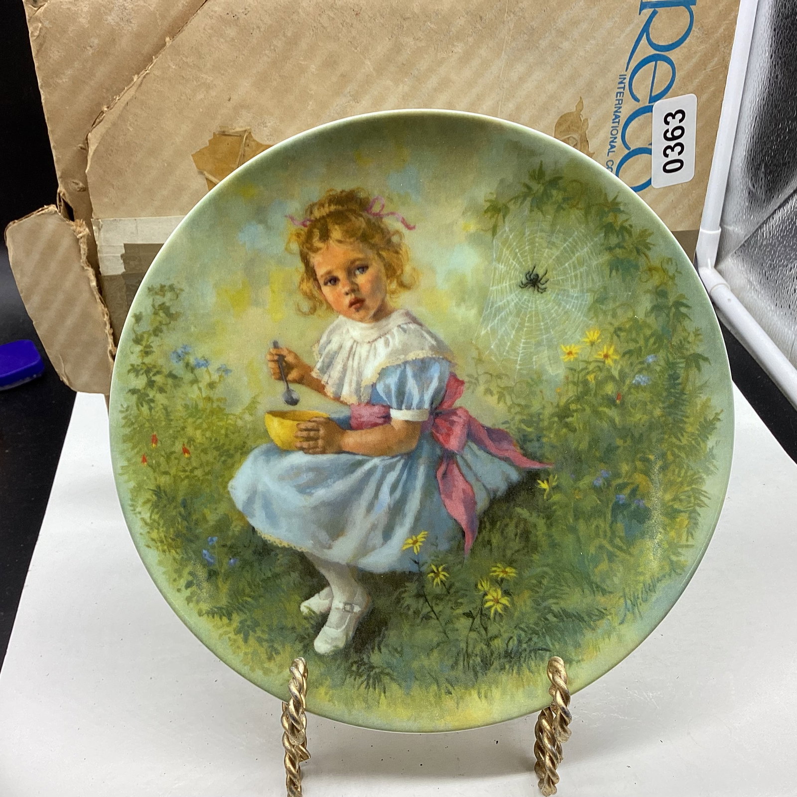 1981 LITTLE MISS MUFFET COLLECTOR PLATE (1 of 2)