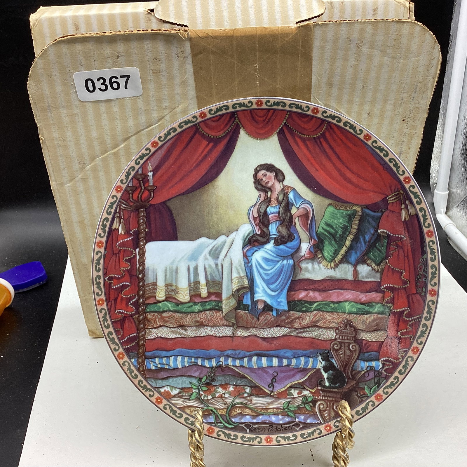 1989 THE PRINCESS AND THE BEA COLLECTOR PLATE: 8" WIDE GOOD SHAPE