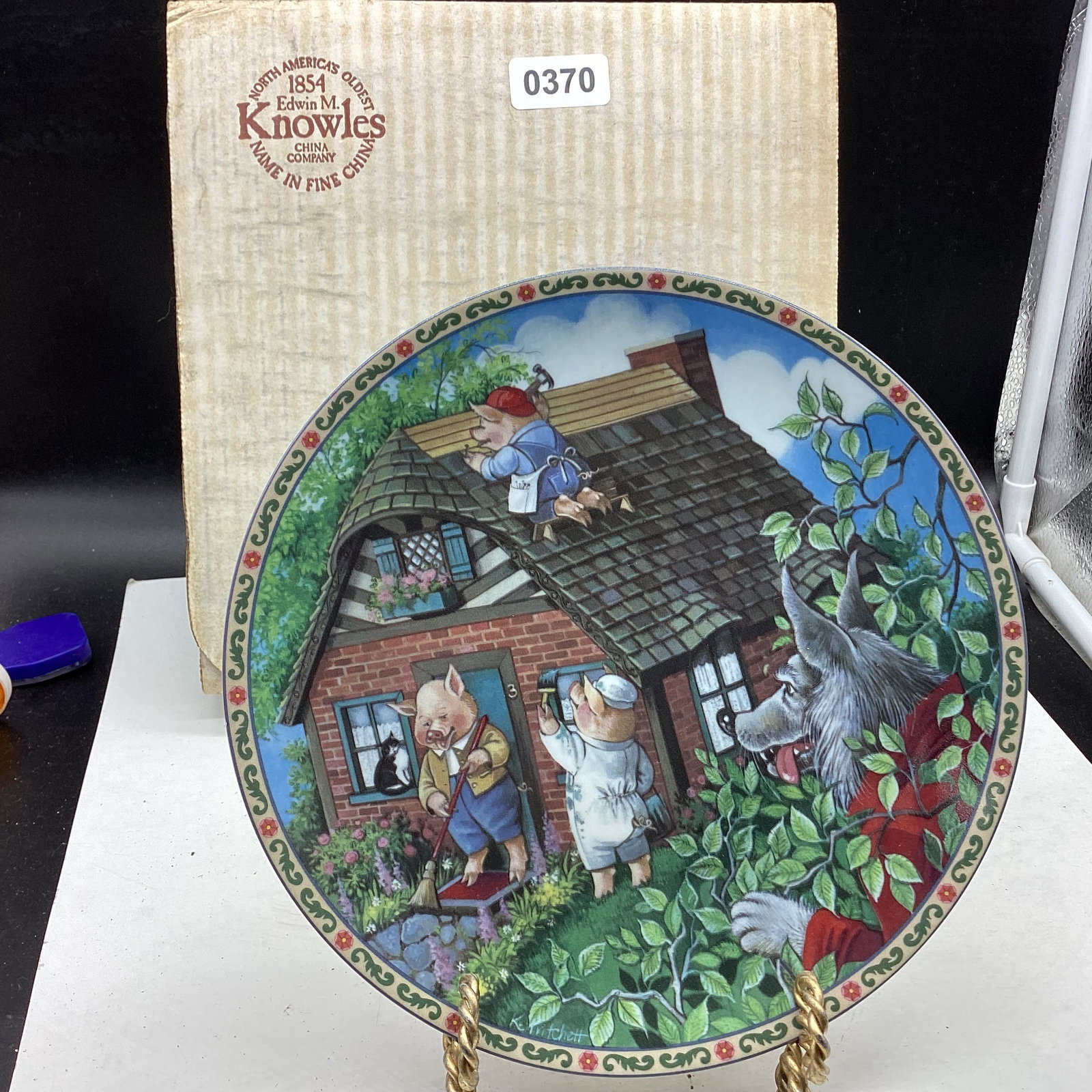 1988 THE THREE LITTLE PIGS COLLECTOR PLATE: 8 1/2" WIDE GOOD SHAPE