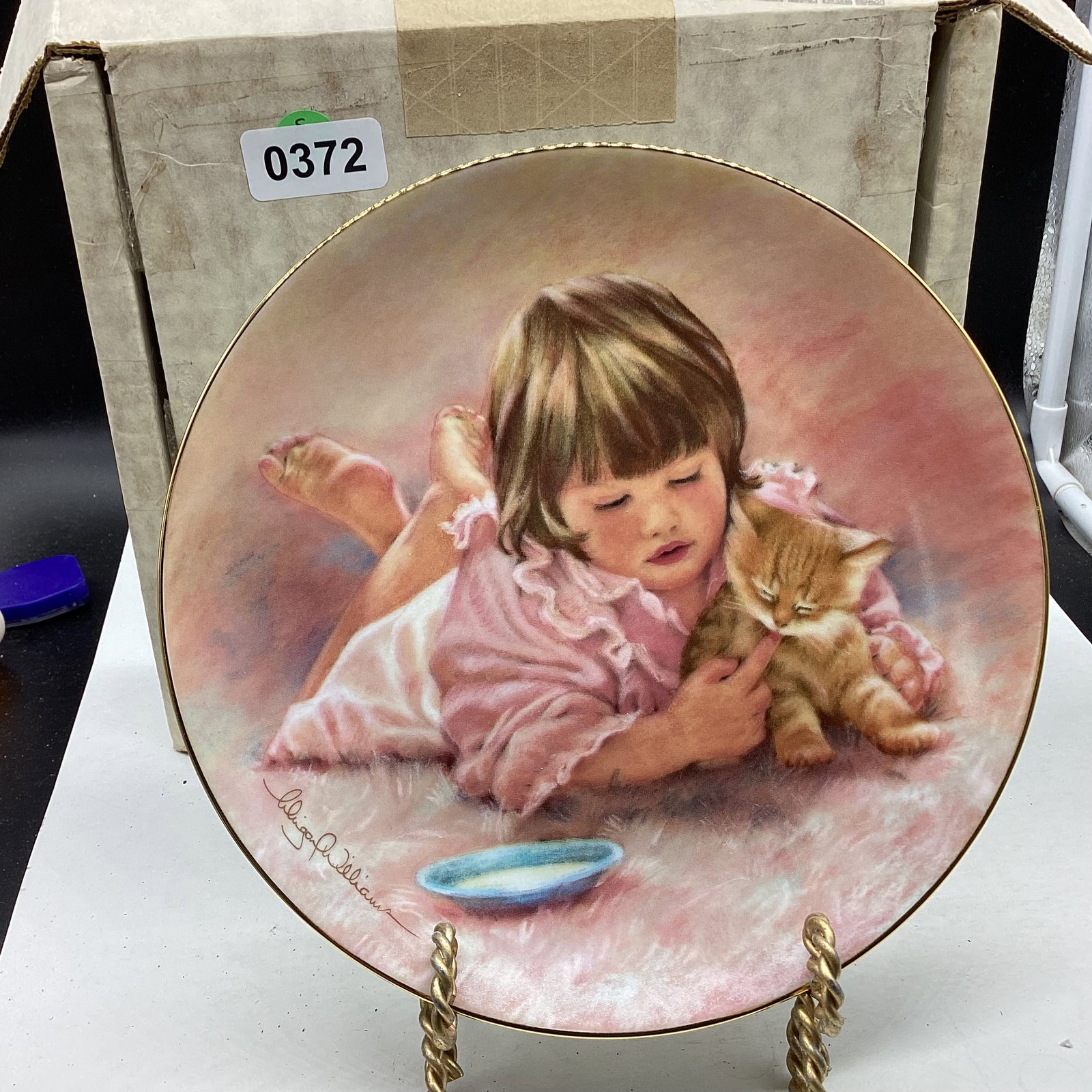 1984 FEEDING TIME COLLECTOR PLATE: 8 1/2" WIDE GOOD SHAPE