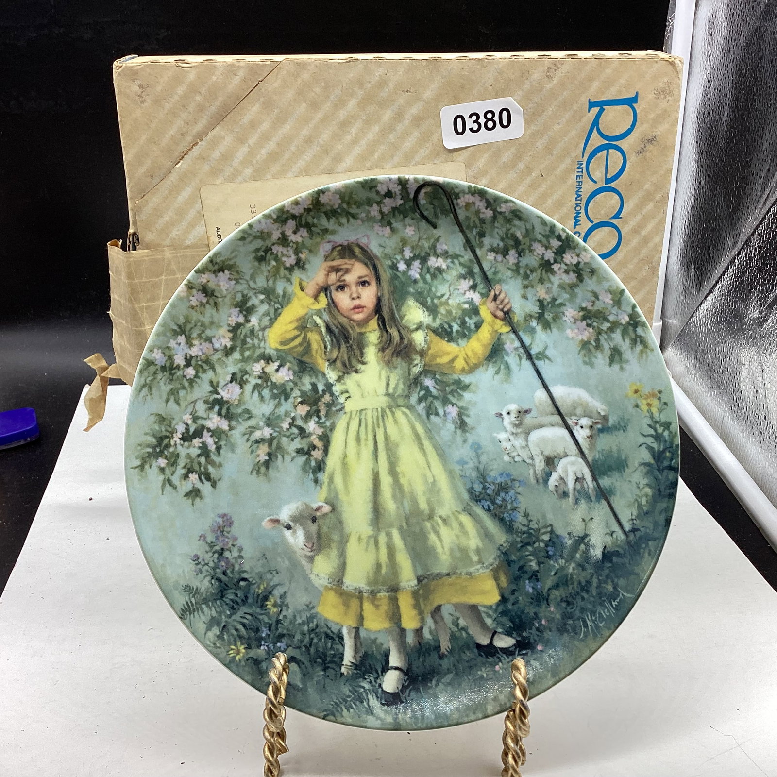 1983 LITTLE BO PEEP COLLECTOR PLATE: 8 1/2" WIDE GOOD SHAPE