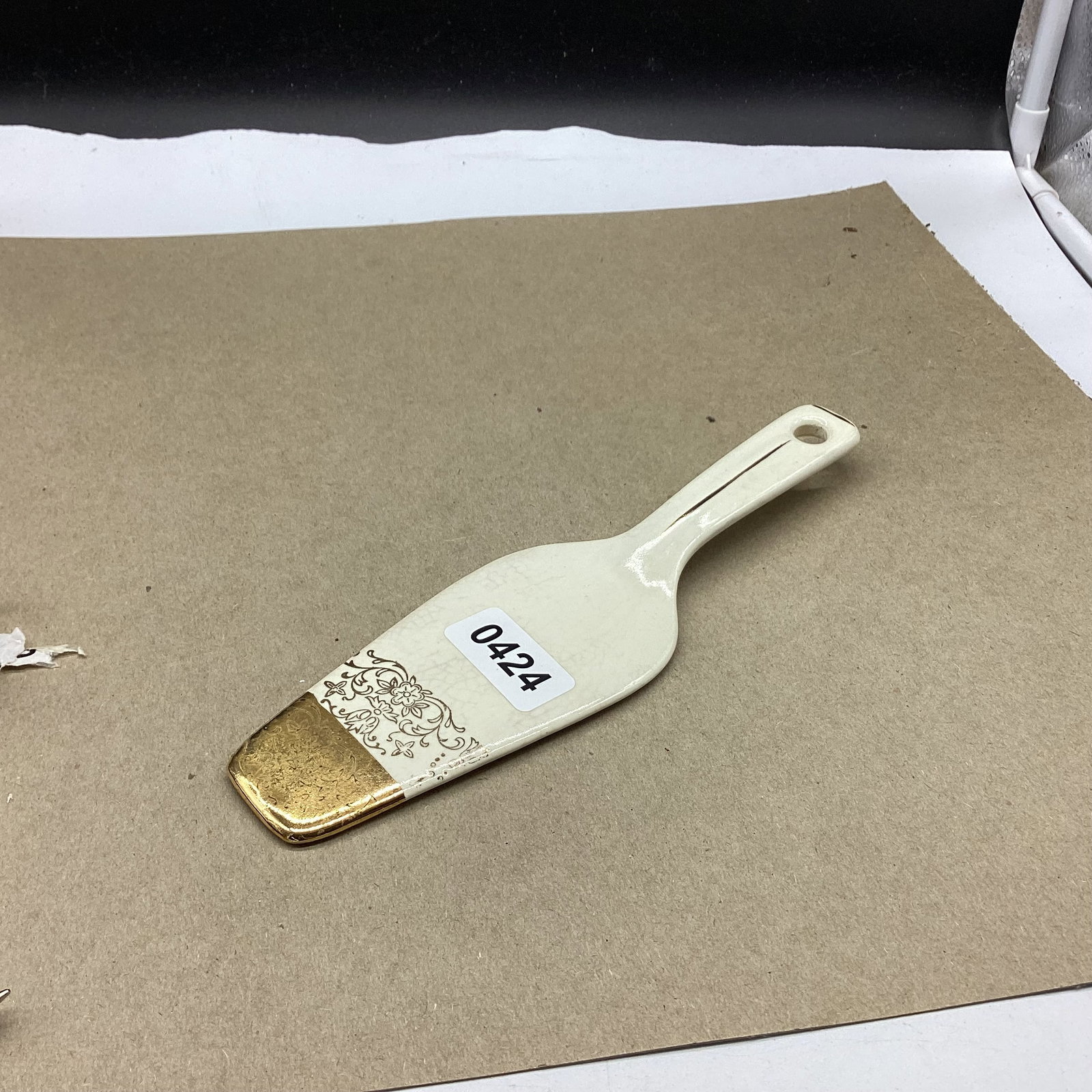 PORCELIAN PIE SERVER (1 of 1)