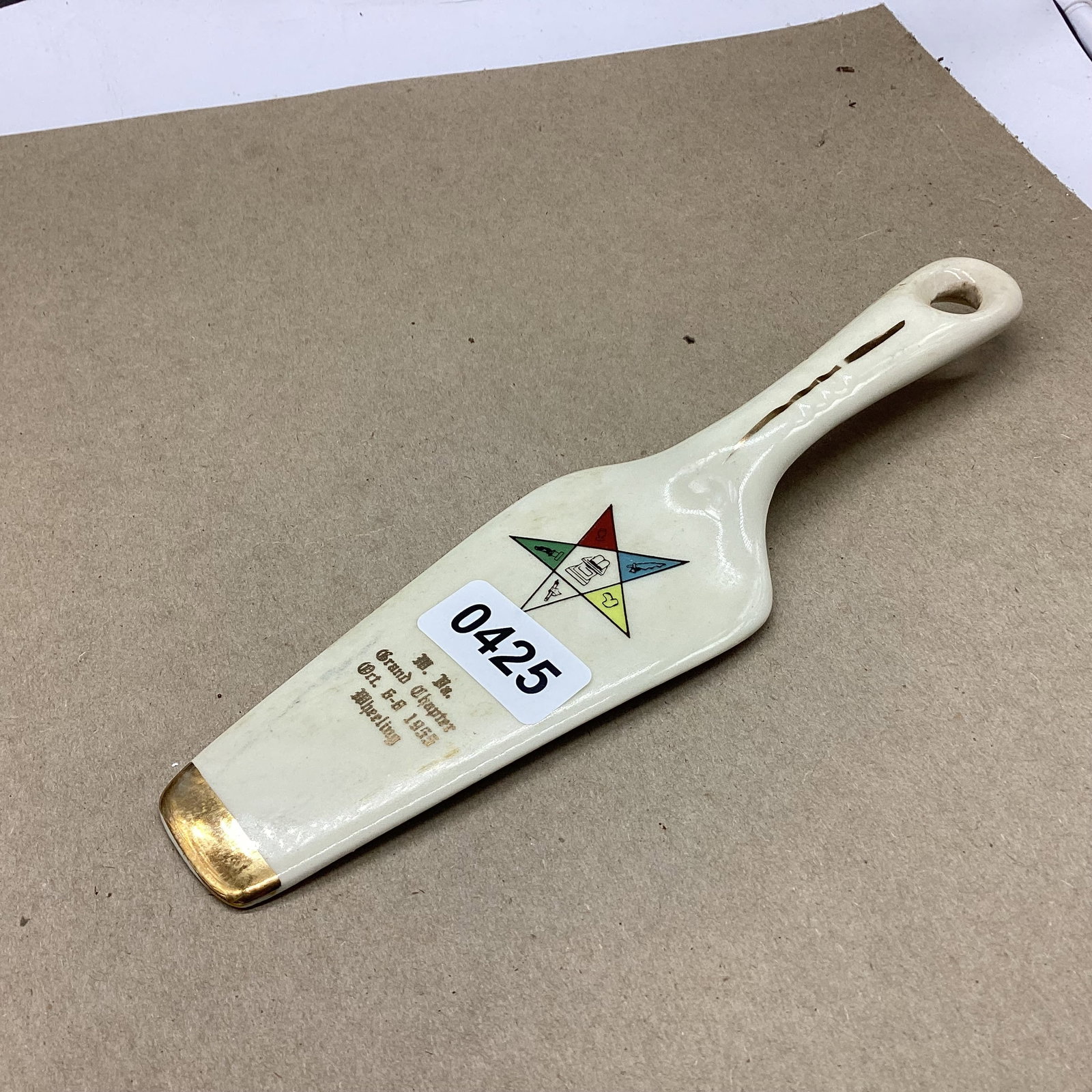 PORCELIAN EASTER STAR PIE SERVER: 9 1/2 SMALL CHIP