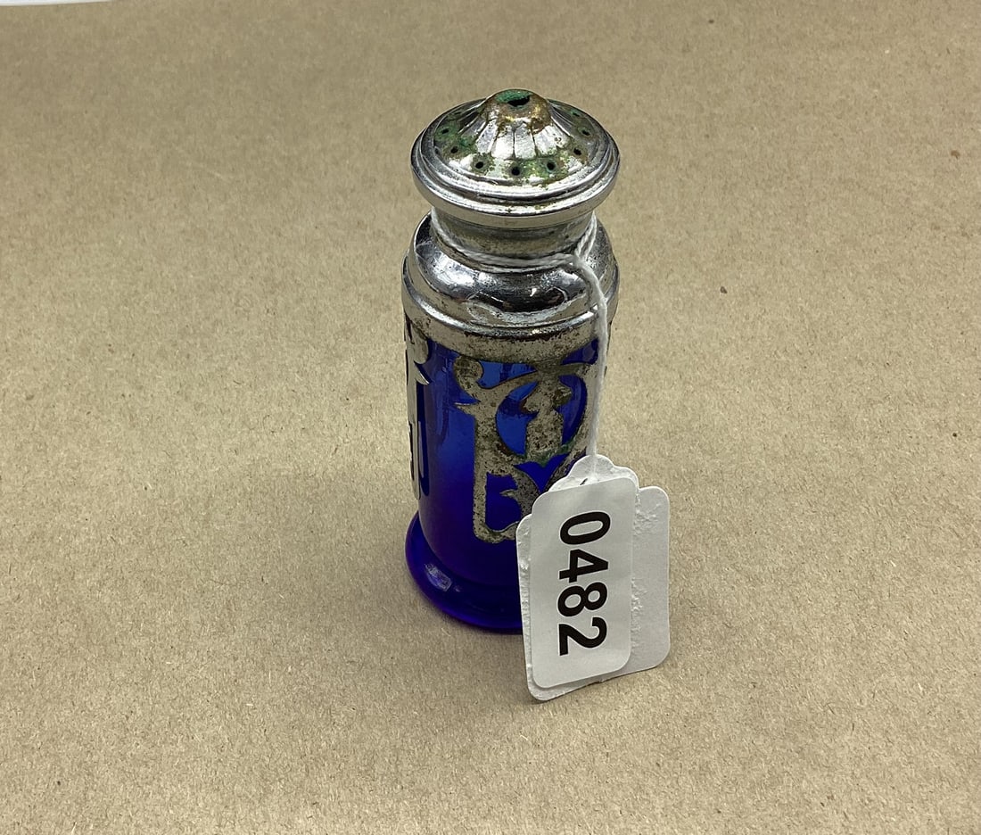 COBALT BLUE SALT SHAKER W/SILVERPLATED CASEING (1 of 1)