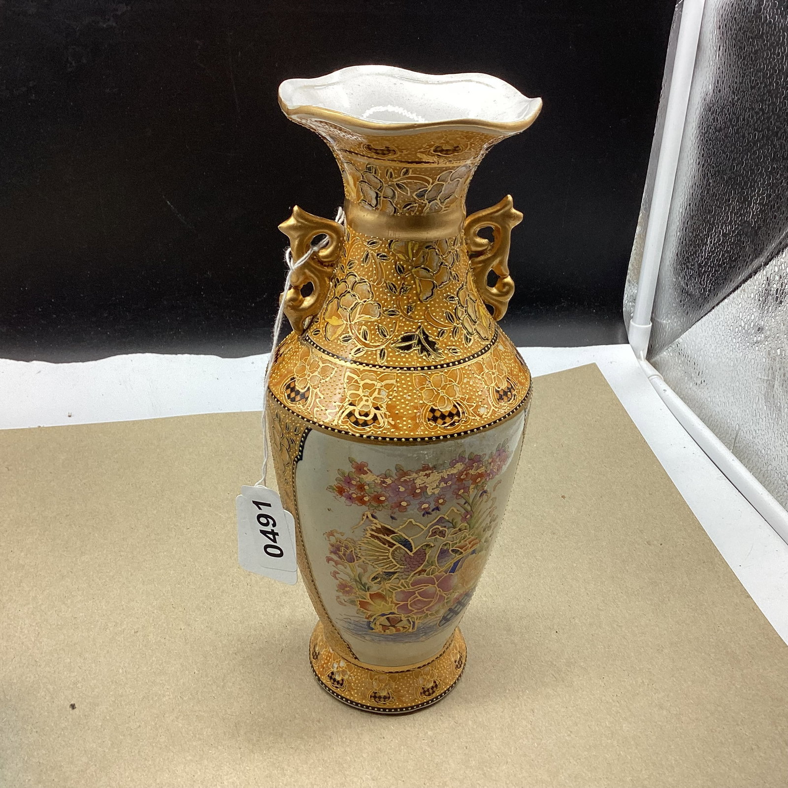 JAPANESE SATSUMA-STYLE PORCELIAN VASE : 9 1/2" TALL GOOD SHAPE