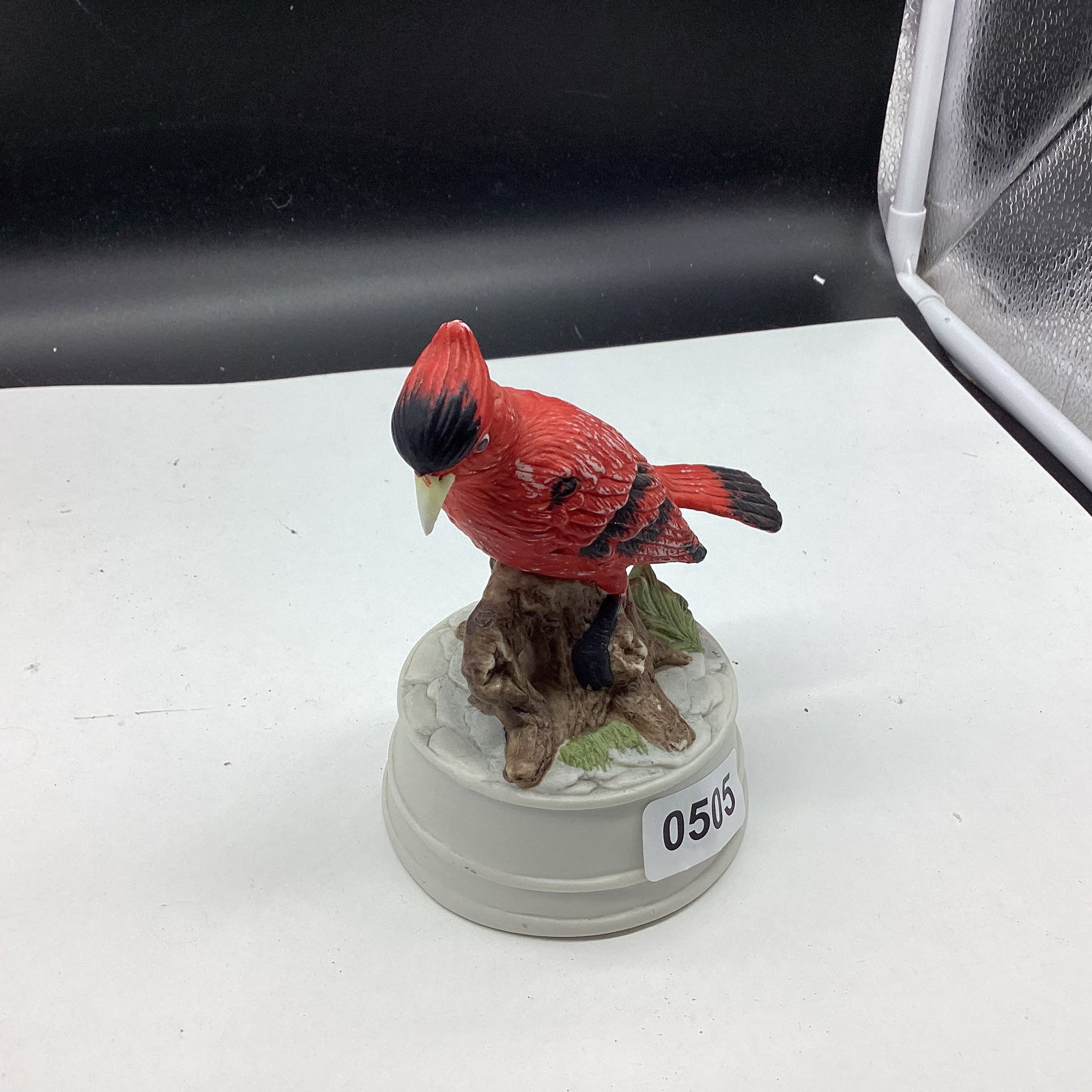RED BIRD FIGURINE W/MUSIC BOX : 5 1/2 TALL GOOD SHAPE