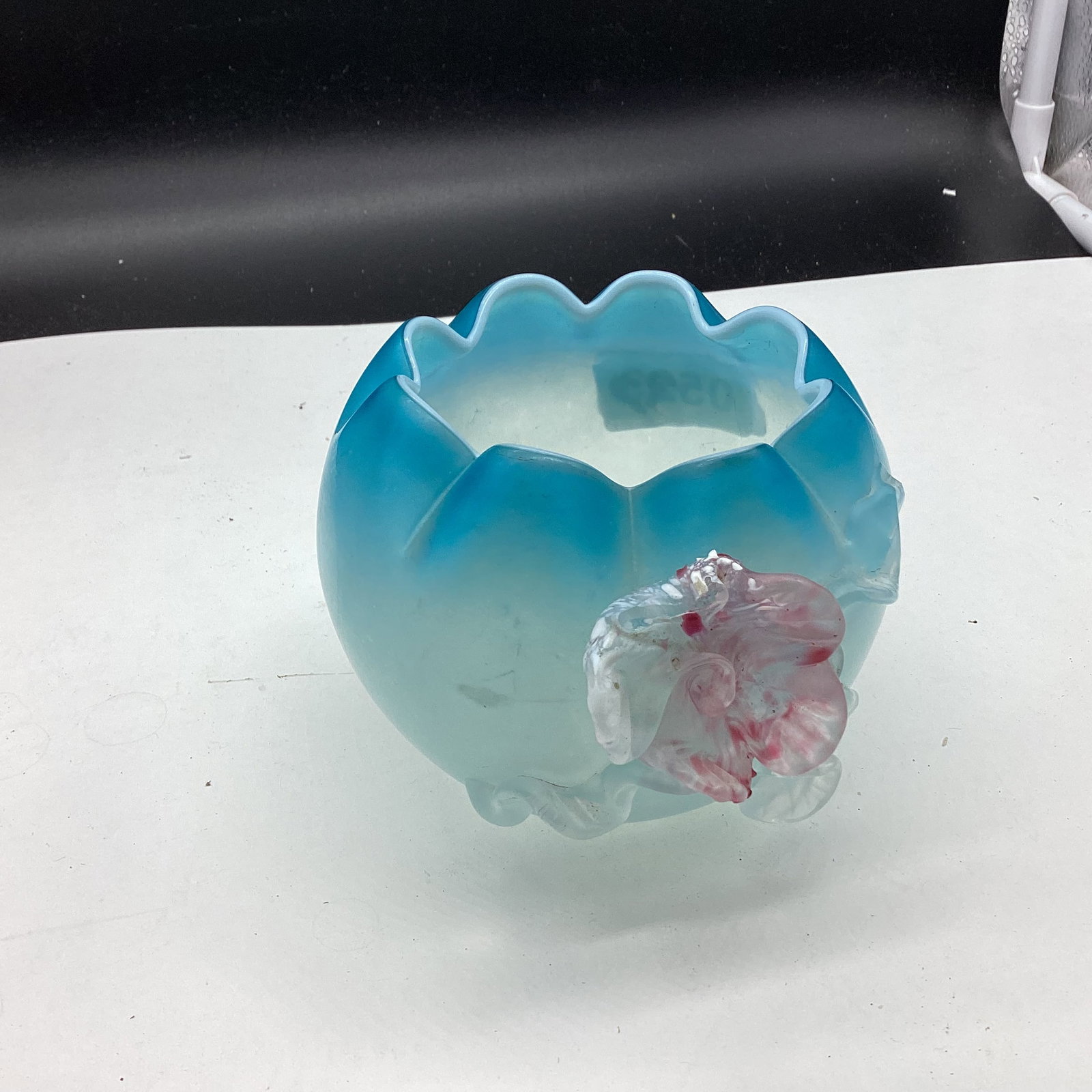 ART GLASS HAND BLOWN ROSE BOWL W/APPLIED FLOWER: 3 1/4 X 4 1/2 GOOD SHAPE