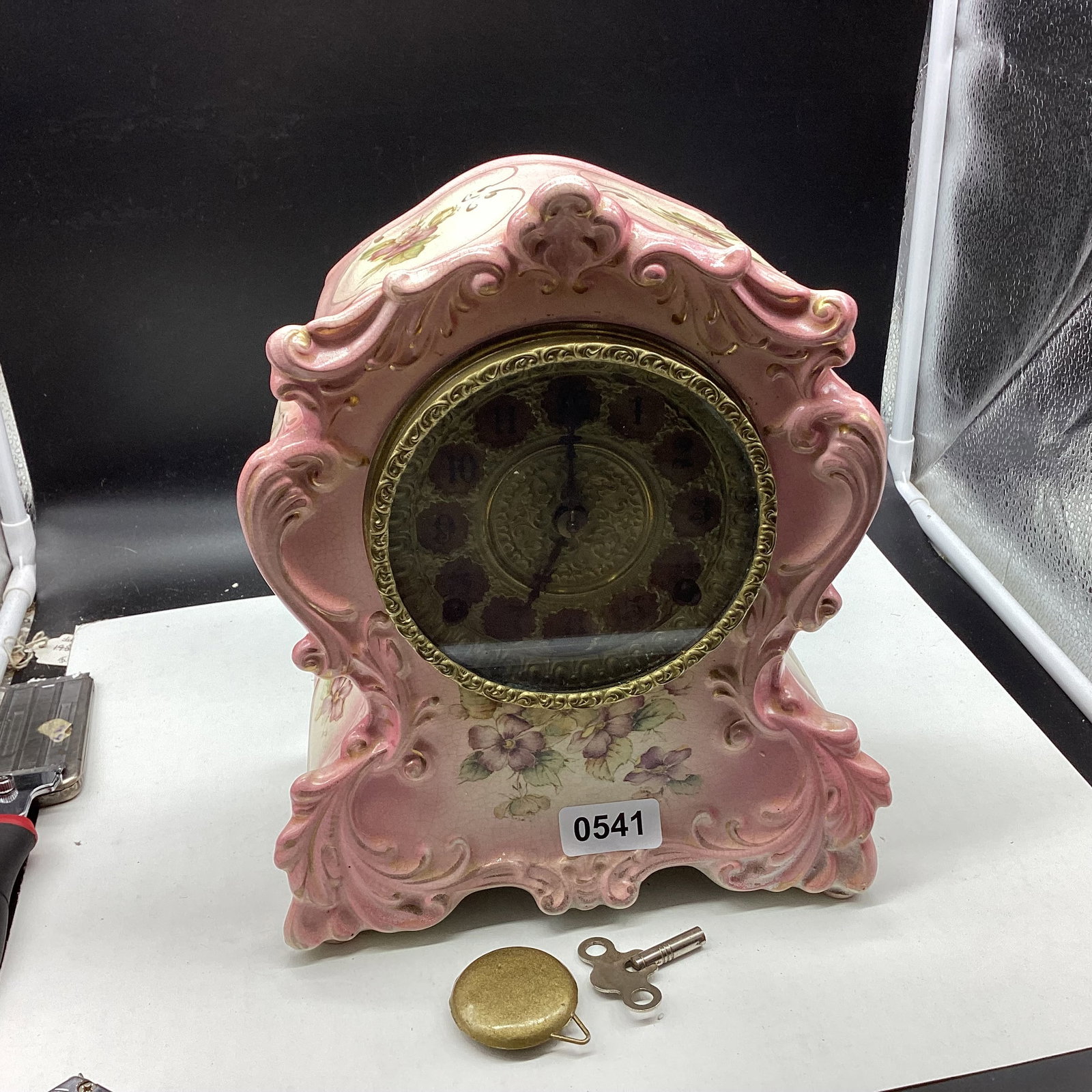 1903 PORCELIAN CLOCK BY W. M. GILBERT CLOCK CO. HAS KEY AND PENDLIUM (1 of 3)