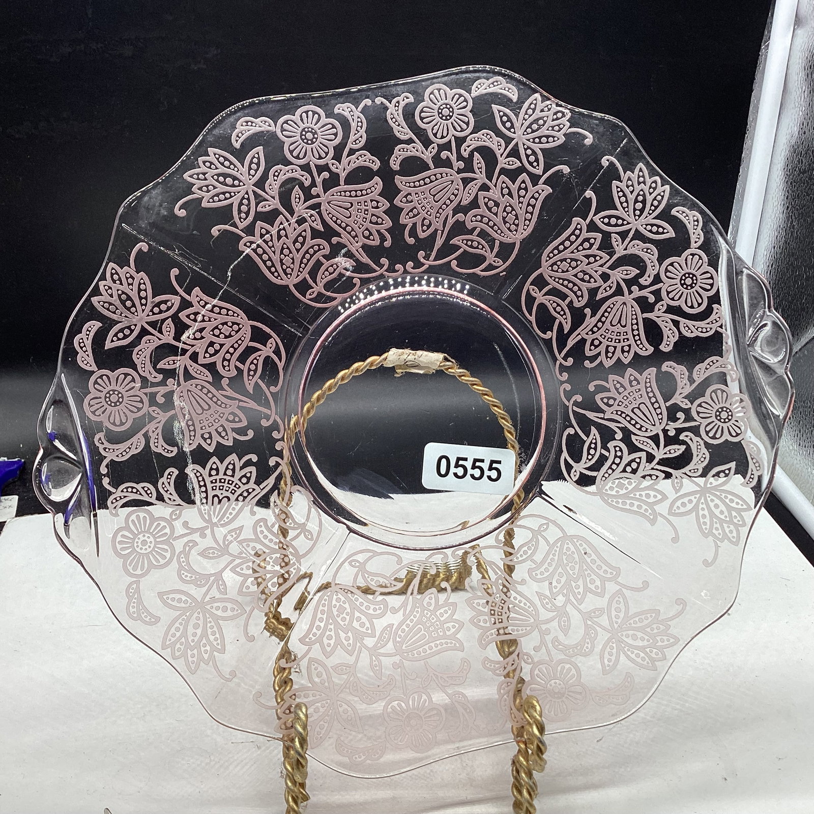 ELEGANT GLASS 2 HANDLED TRAY W/WILD FLOWERS: 11" WIDE GOOD SHAPE