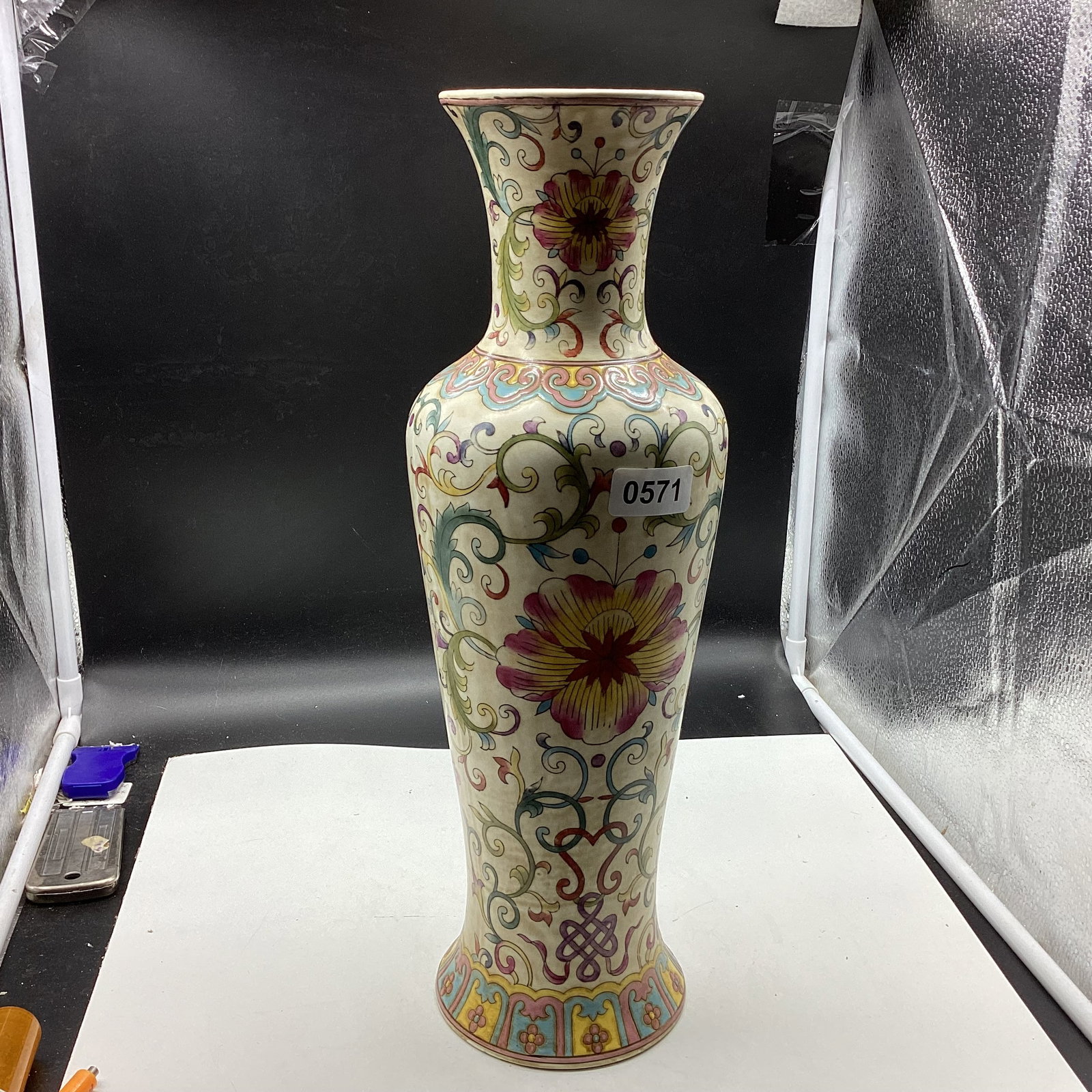 CHINESE CERAMIC HAND PAINTED DECORATIVE ART VASE (1 of 3)