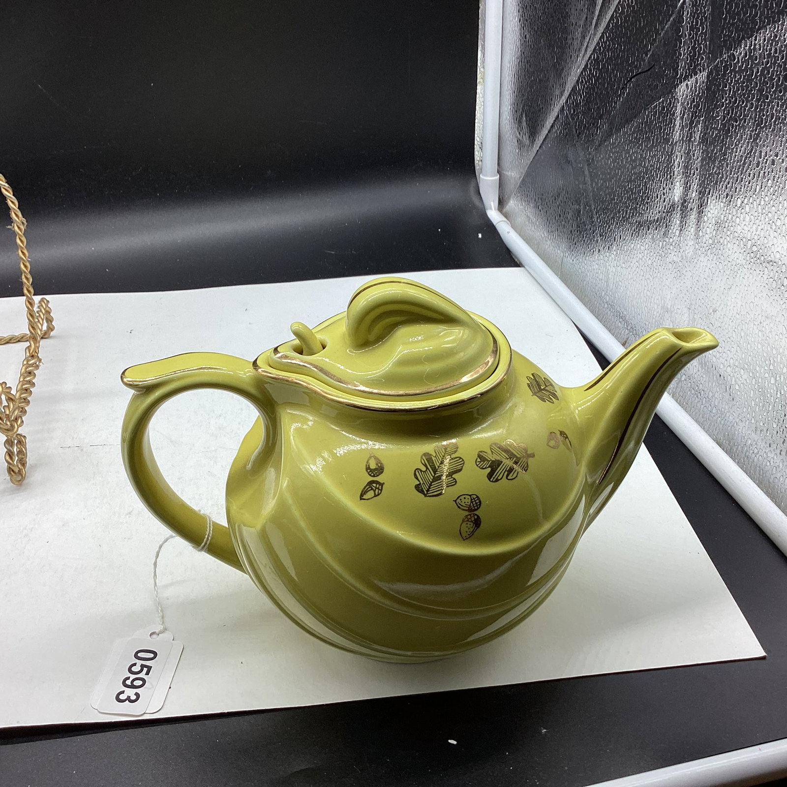 1940'S HALL CHINA HOOK COVER TEA POT: GOOD SHAPE