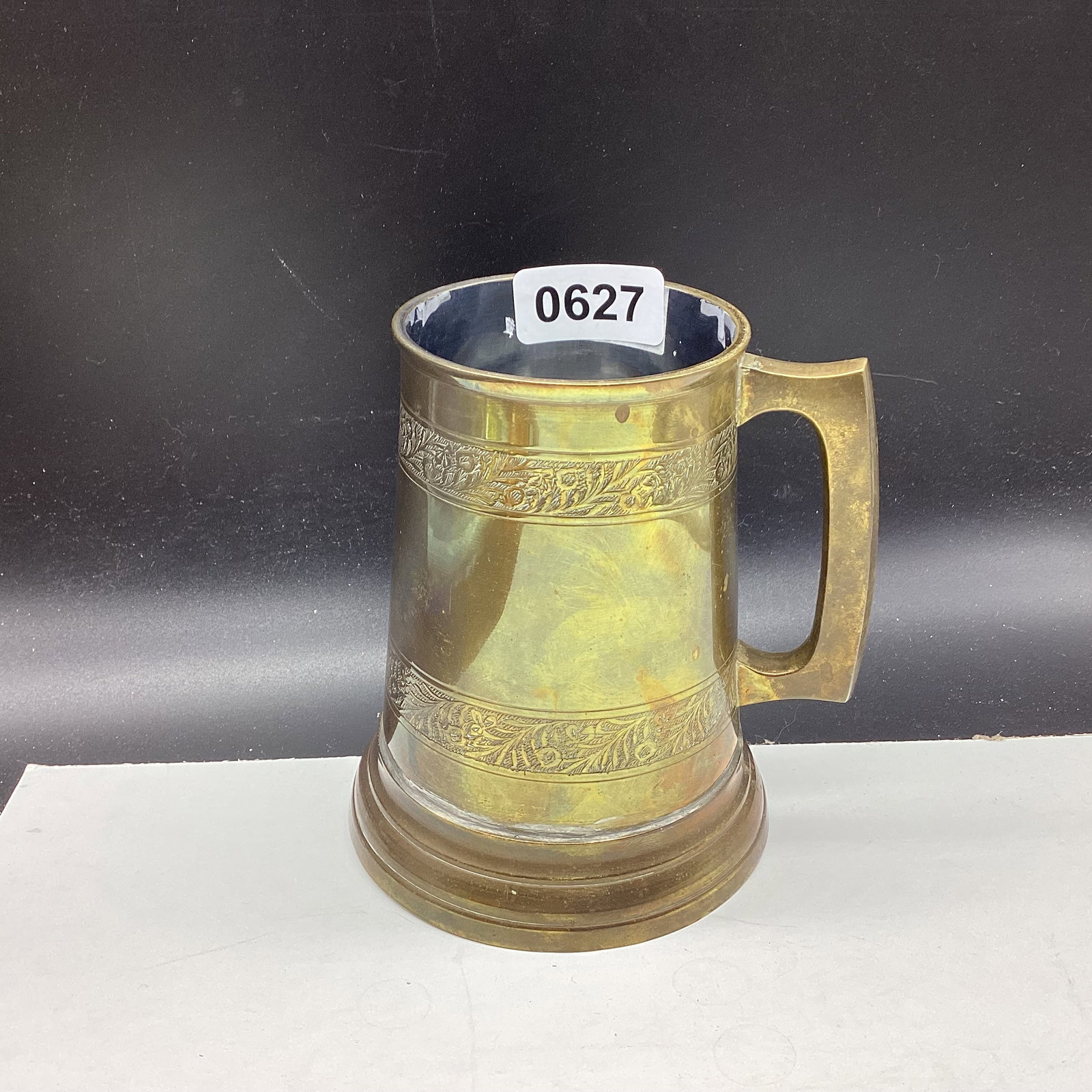 BRASS BEER MUG W/CLEAR BOTTOM: 5" TALL GOOD SHAPE