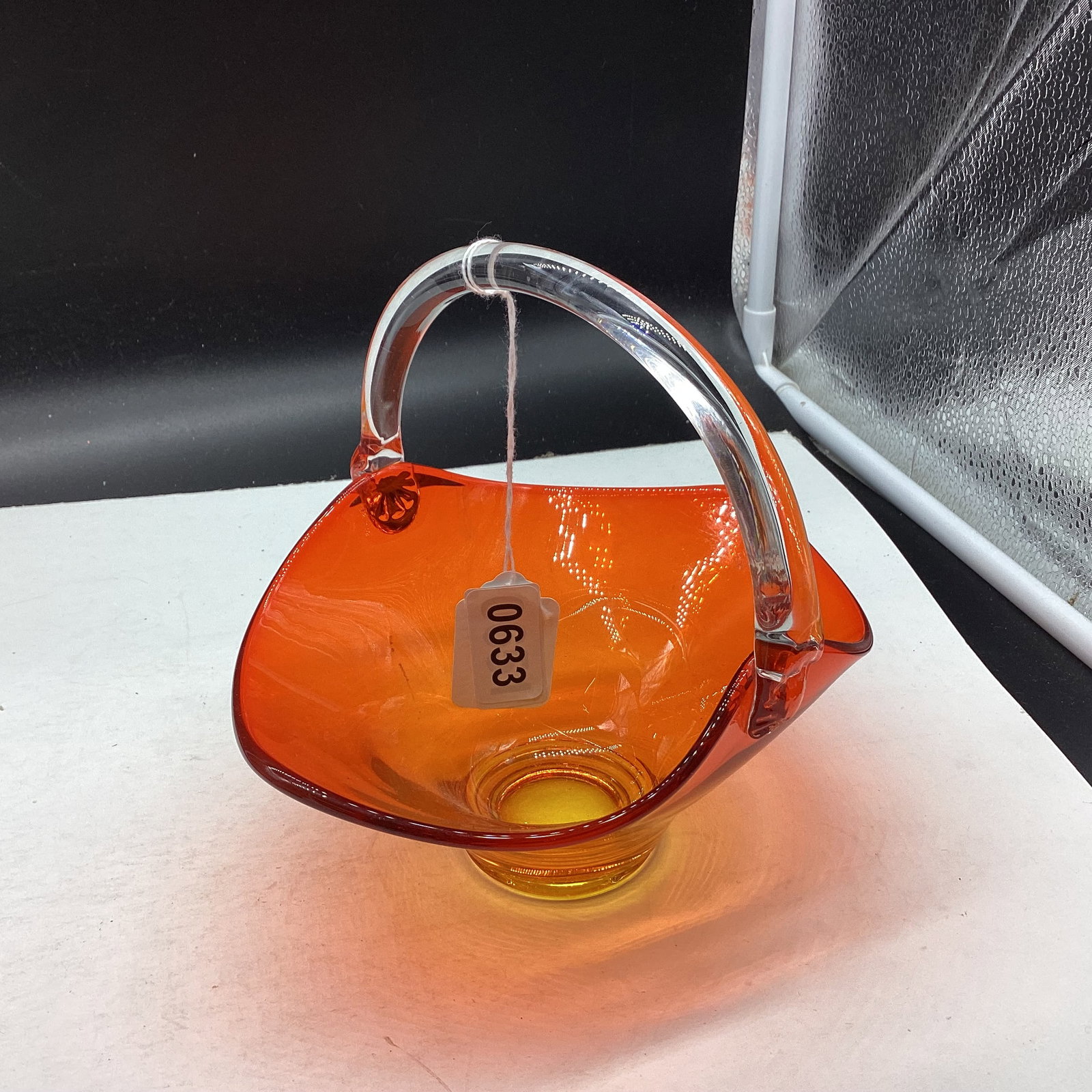 ART GLASS VIKEING GLASS EPIC PERSIMMON PATTERN BASKET: GOOD SHAPE
