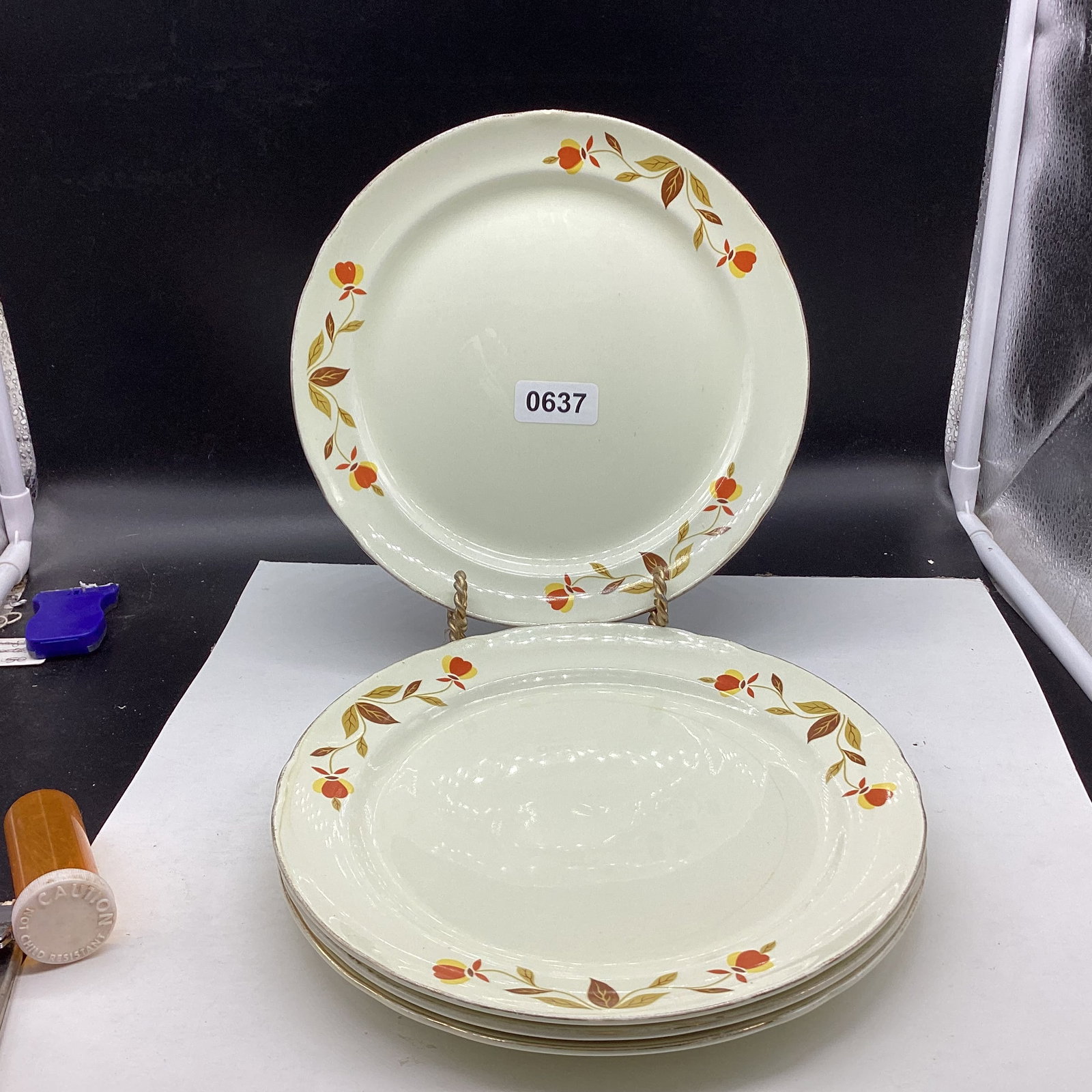 4 HALL JEWELL T ALUTUM LEAF DINNER PLATES: 9 1/2" W GOOD SHAPE
