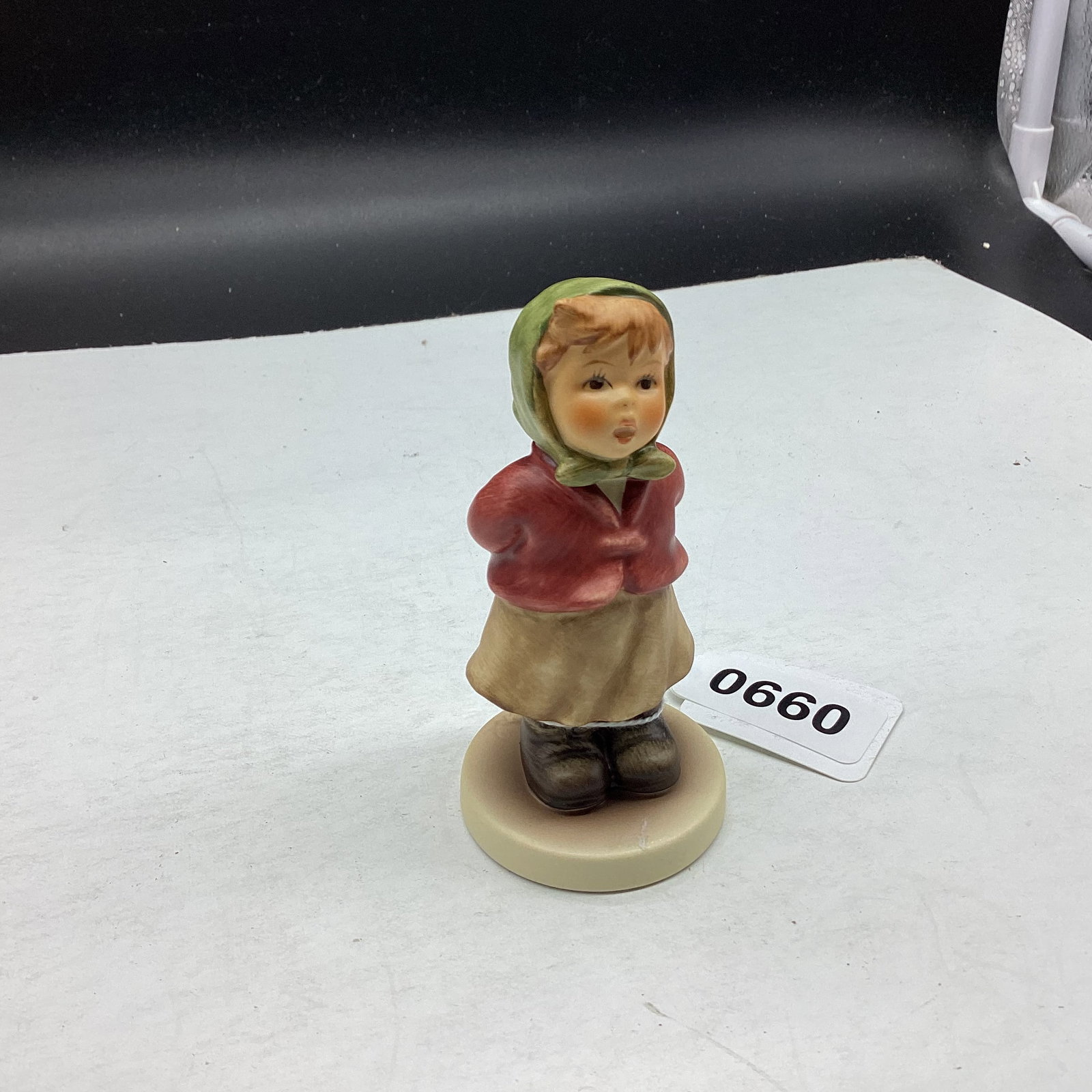 HUMMEL FIGURINE CLELAR AS A BELL #2181 : 3 3/4" TALL GOOD SHAPE