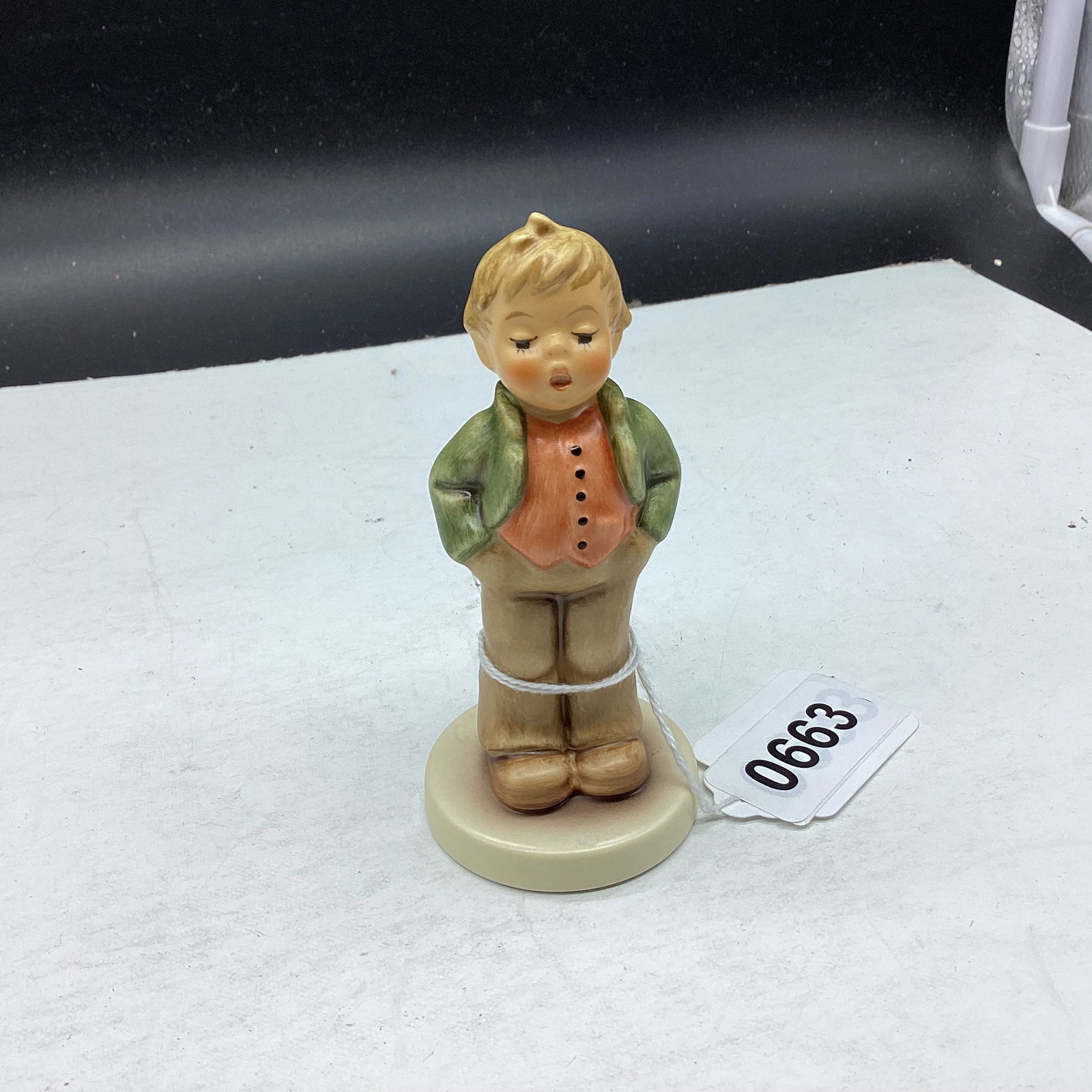 HUMMEL FIGURINE STEADFAST SOPRANO #648: 4" TALL GOOD SHAPE