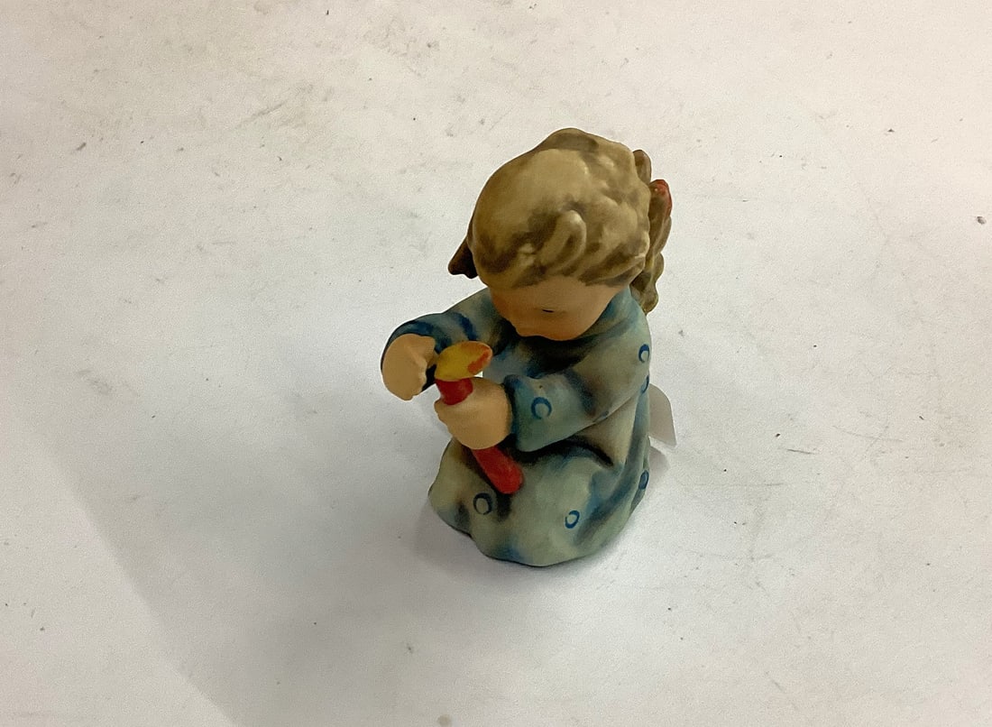 HUMMEL FIGURINE SHINING LIGHT #358: 2 3/4" TALL GOOD SHAPE
