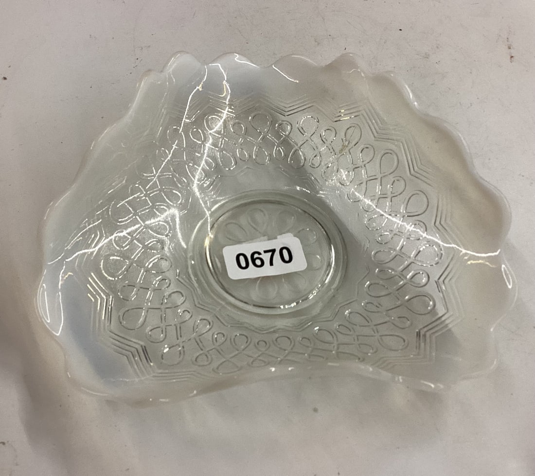 OPALASCENT MANY LOOPS BOWL BY JEFFERSON GLASS: 2 1/2 X 8 GOOD SHAPE
