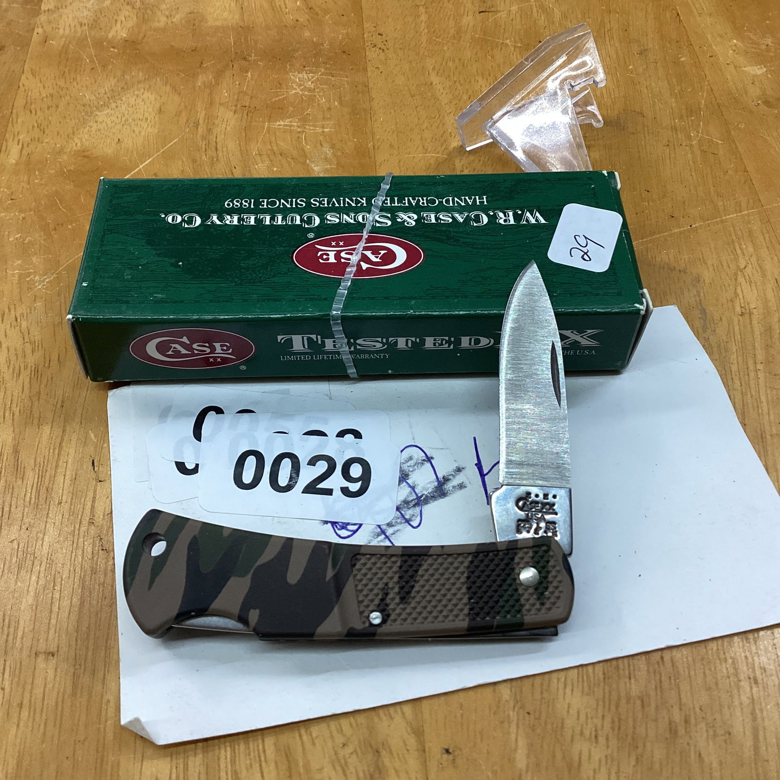 CASE XX 2001 CAMO LOCK BACK CORRECT BOX: NEVER USED