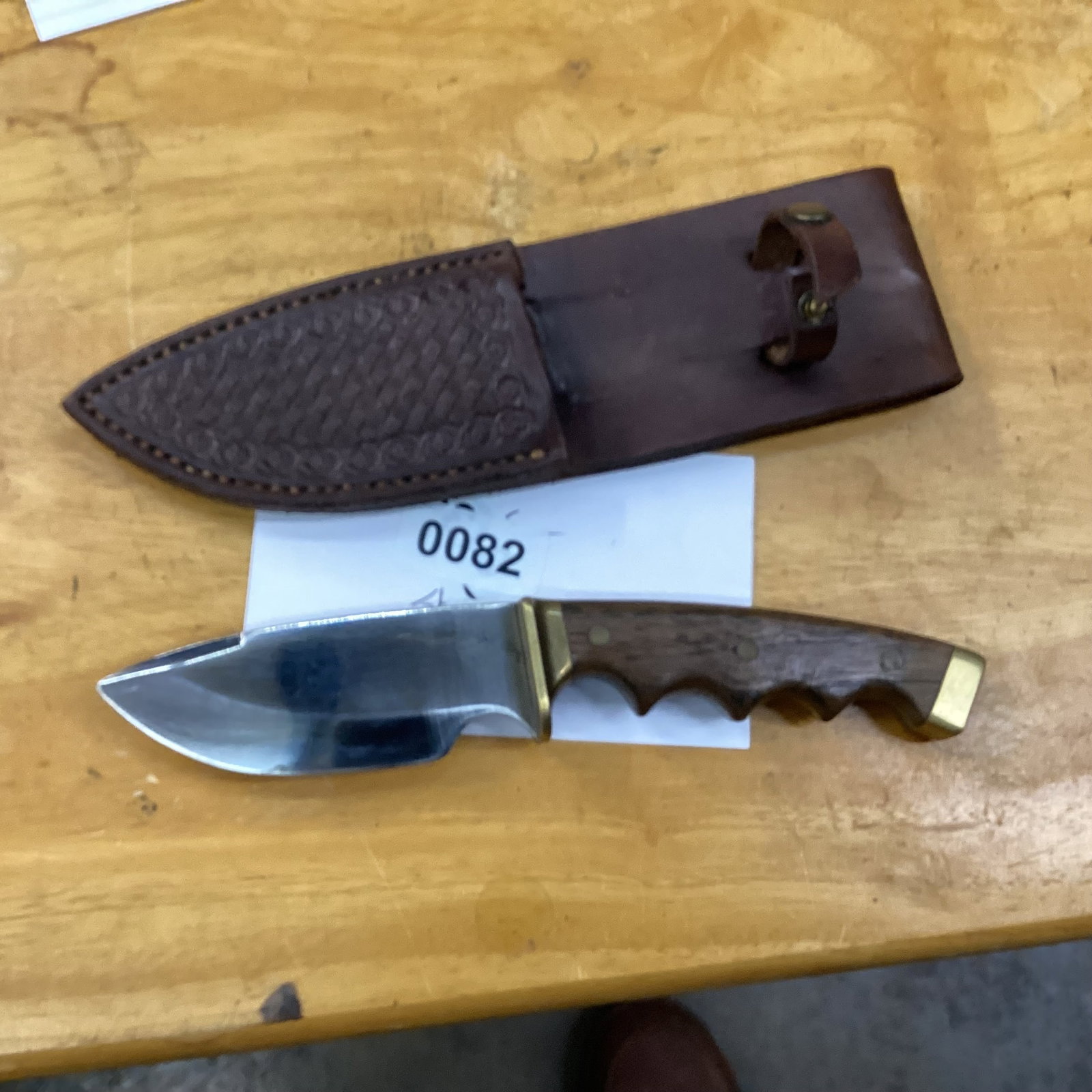 FINGER GRIP FIXED BLADE WITH WOOD HANDLE: GREAT CONDTION