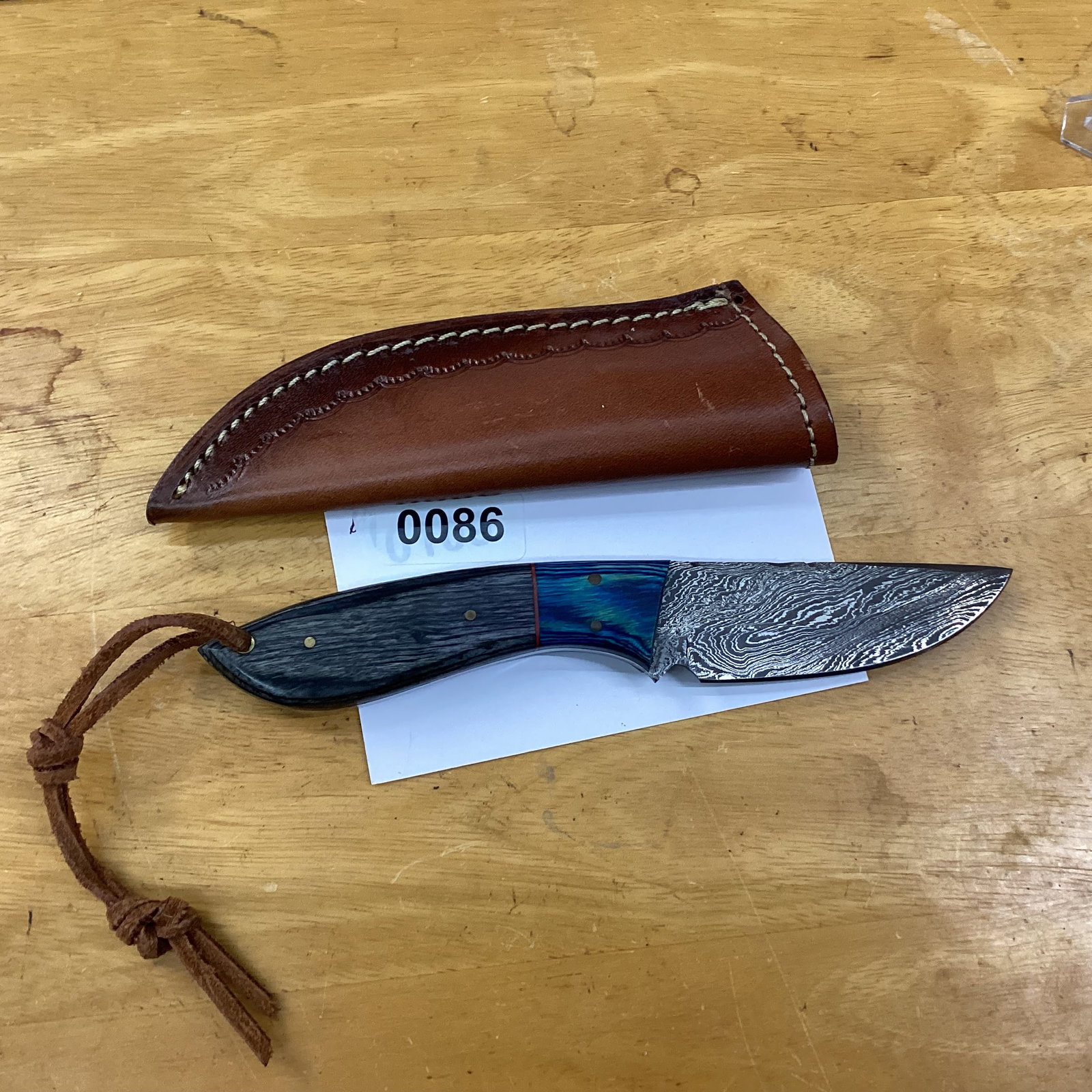 DAMASCUS FIXED BLADE: GOOD CONDITION