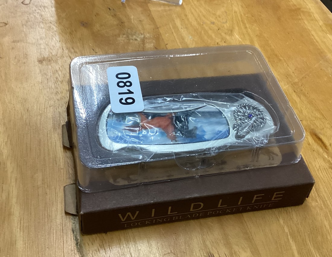 3d wildlife with horse knif: never used