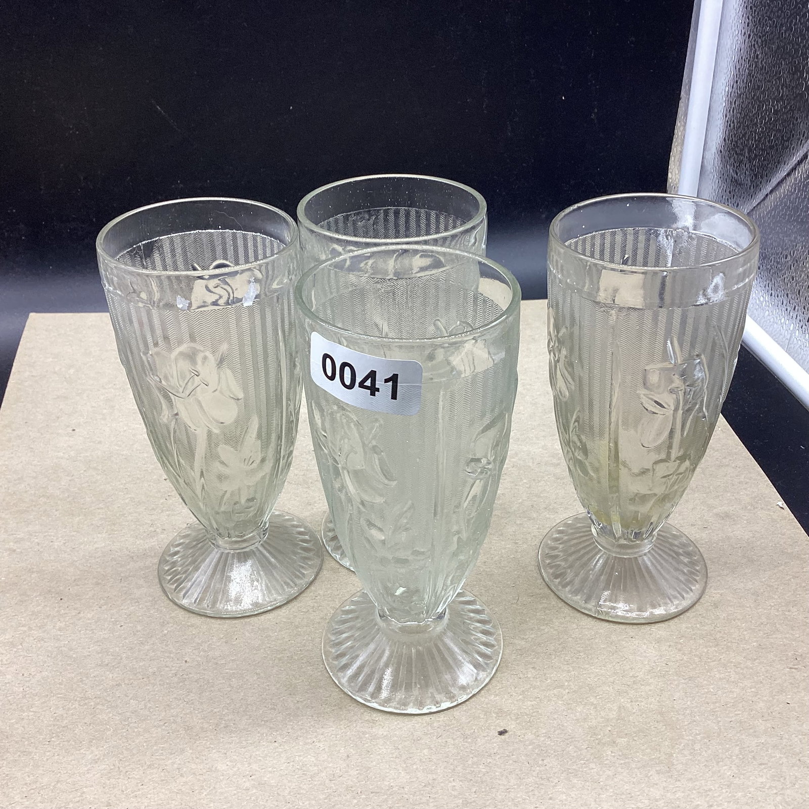 4 DEPRESSION IRIS & HERRINGBONE TUMBLERS (1 of 1)