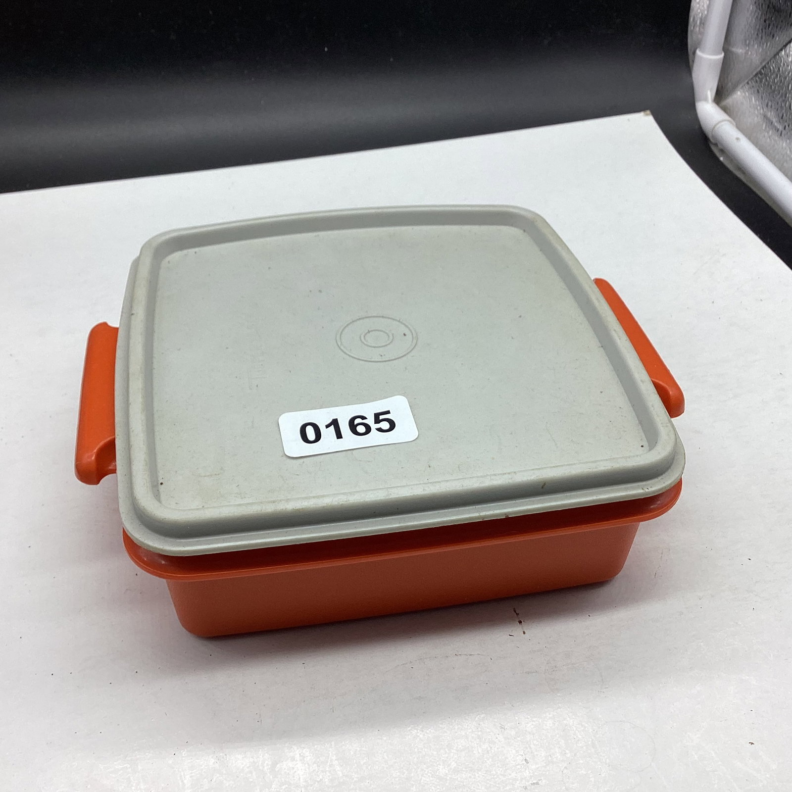 TUPPERWEAR SANDWICH CONTAINER: 2 1/2 X 7 GOOD SHAPE