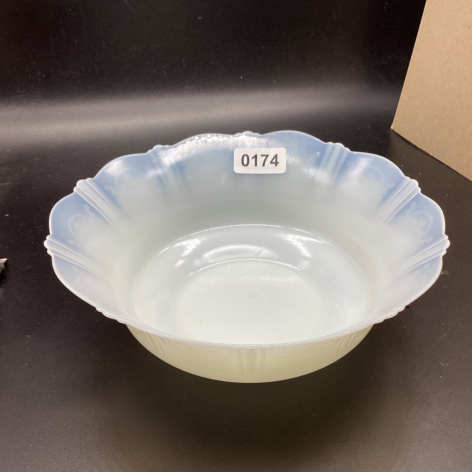 DEPRESSION MONAX AMERICAN SWEETHEART LARGE BERRY BOWL: 8 3/4" WIDE GOOD SHAPE