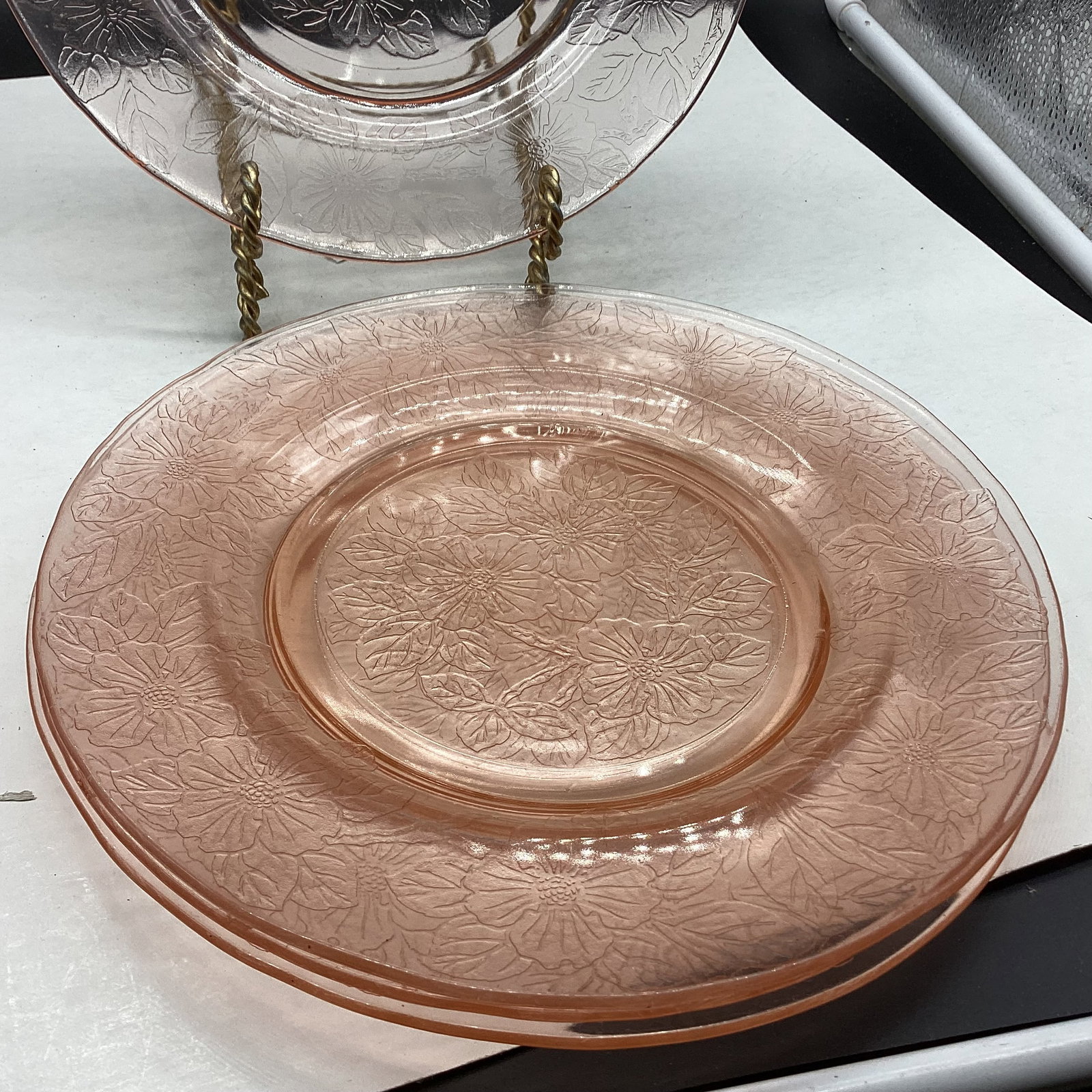 4 DEPRESSION DOGWOOD DINNER PLATES - 2