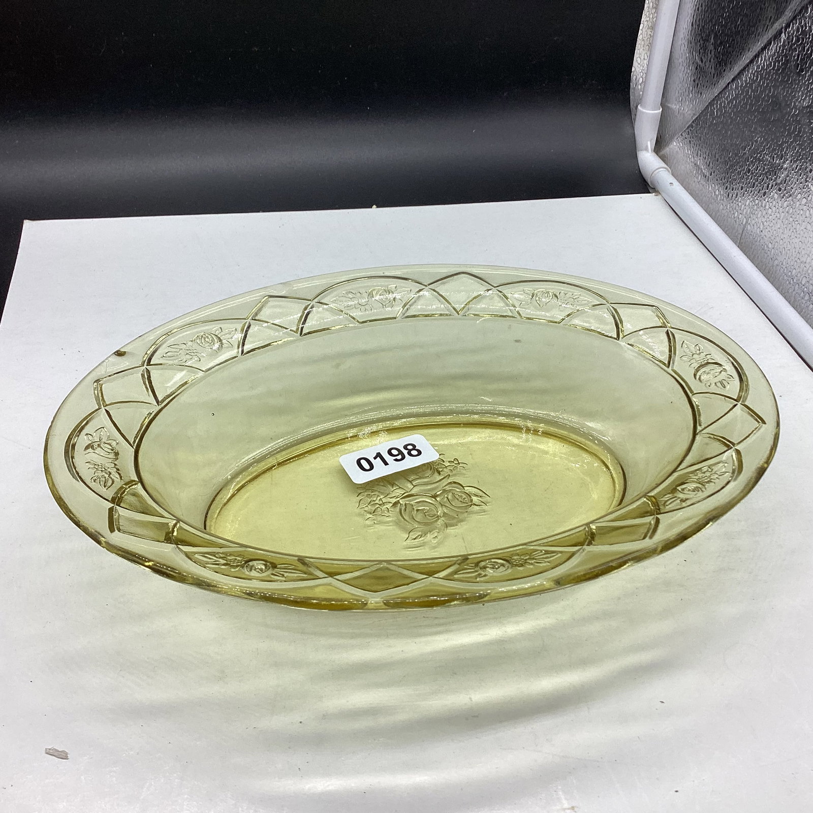 DEPRESSION DUTCH ROSE OR ROSEMRY OVAL VEGETABLE BOWL: 7 1/2 X 10 1/2 GOOD SHAPE