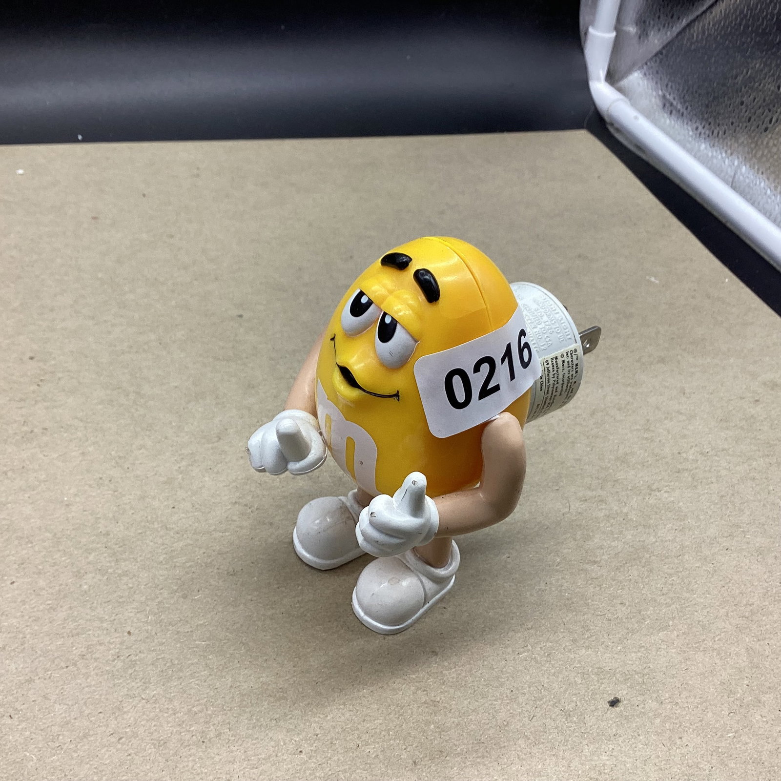M & M NIGHT LIGHT: GOOD SHAPE