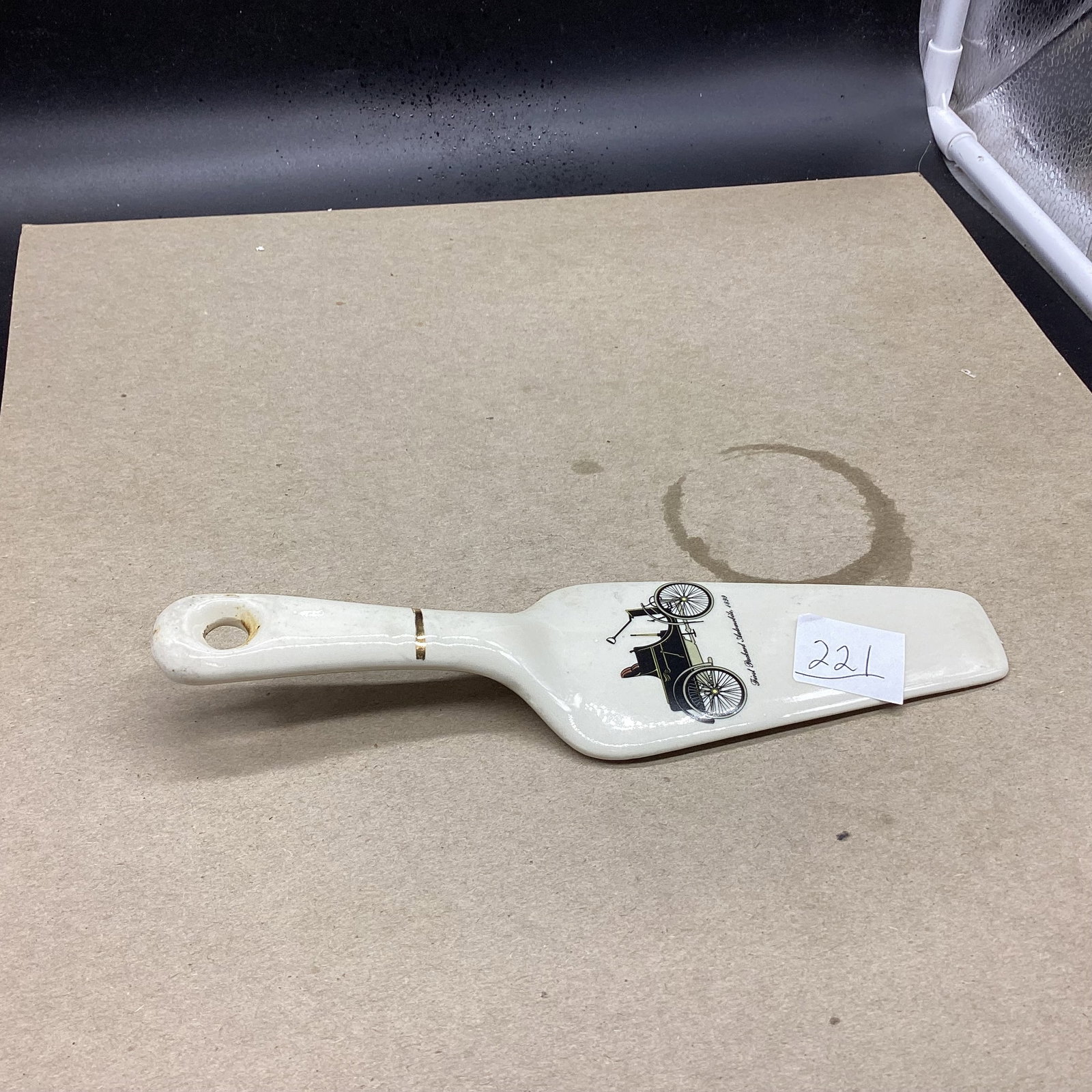 PORCELIAN PIE SERVER  (1 of 1)