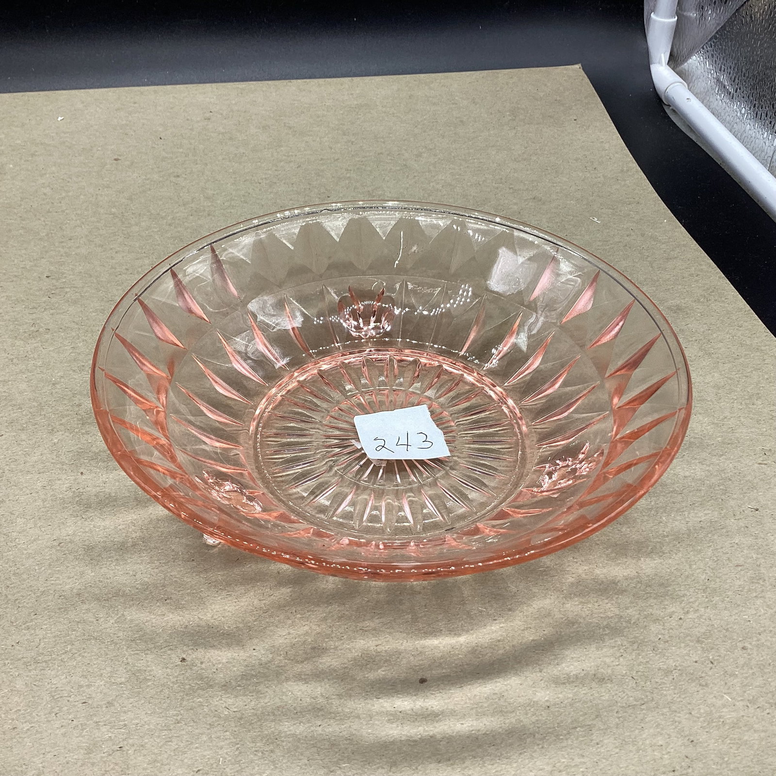 DEPRESSION WINDSOR DIAMOND FOOTED BOWL: 1 3/4" T X 7 3/4" W GOOD SHAPE