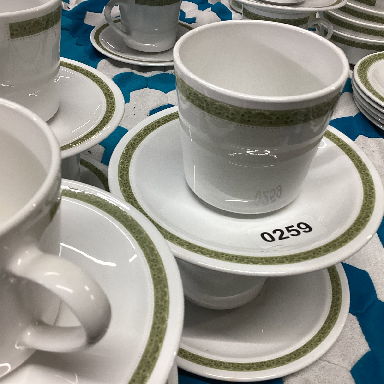 6 CORNING WARE LYNWOOD CUP & SAUCERS - 2