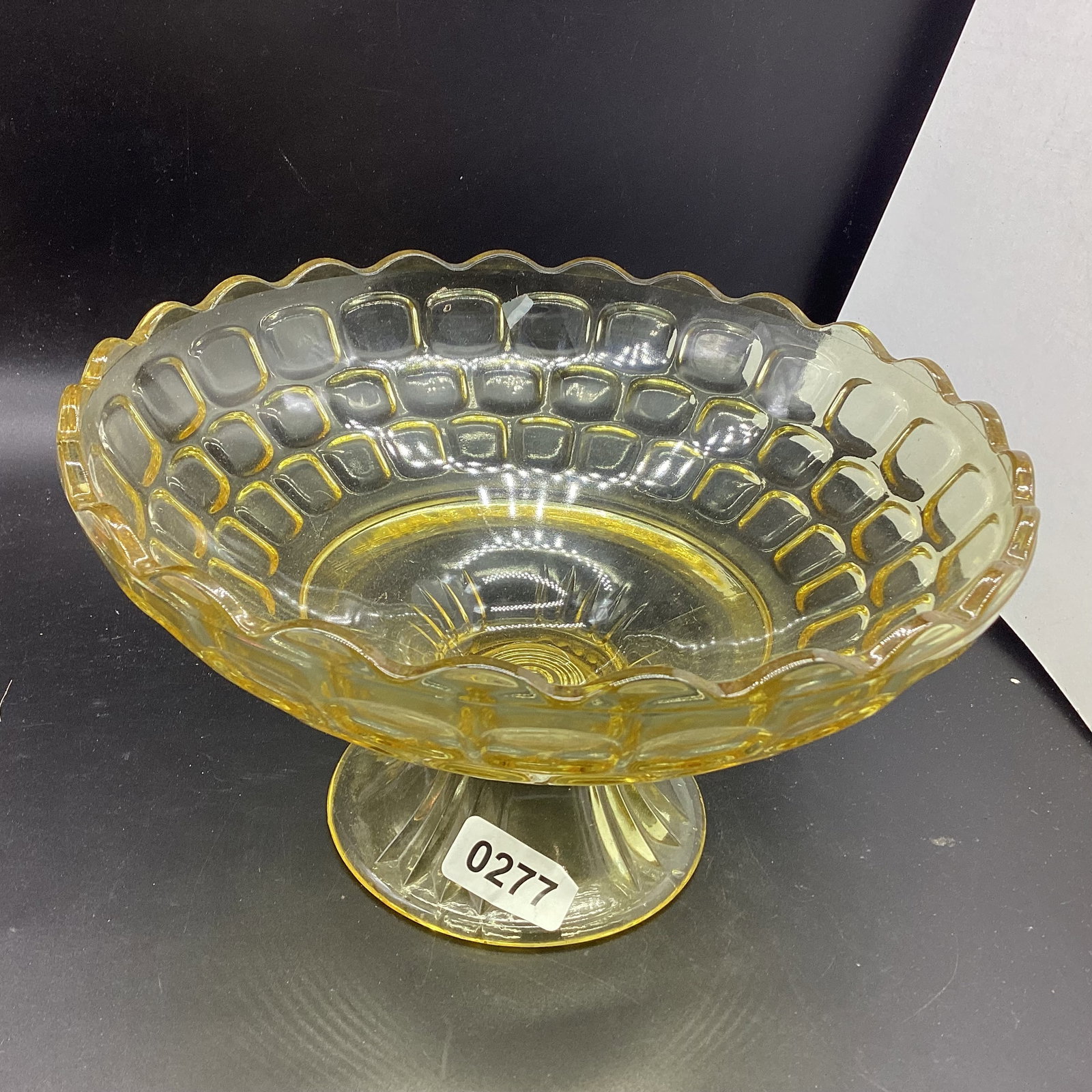 FEDERAL GLASS YORKTOWN FOOTED FRUIT BOWL: 10" WIDE GOOD SHAPE