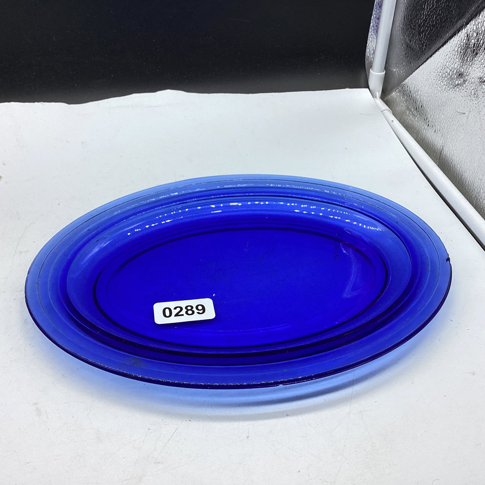 DEPRESSION MODERTONE PLATTER: 8" X 11" HAS A CHIP