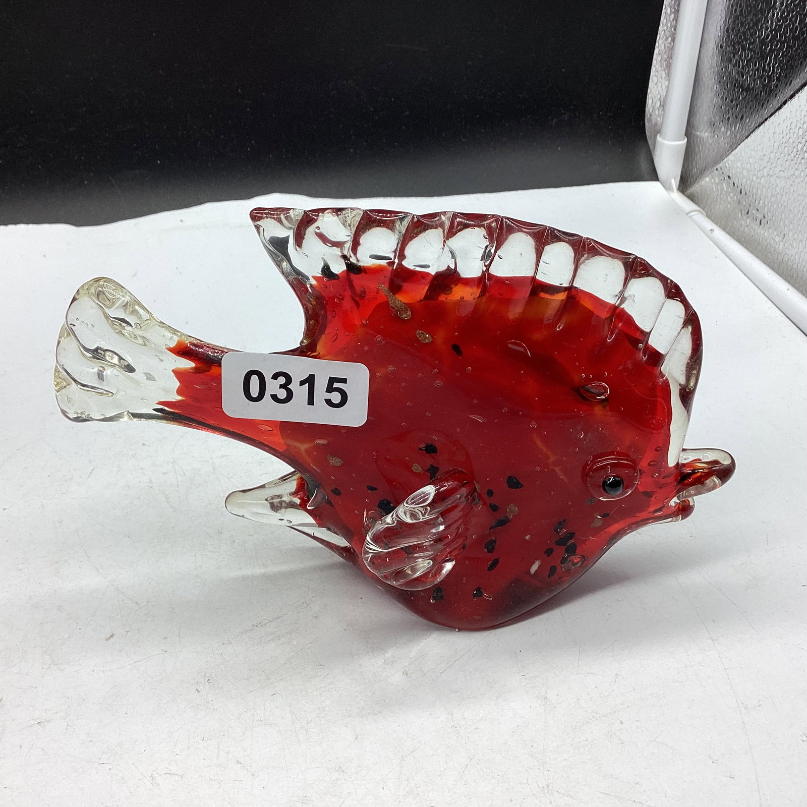 ART GLASS HAND BLOWN FISH: 5" T X 7 1/2" W GOOD SHAPE