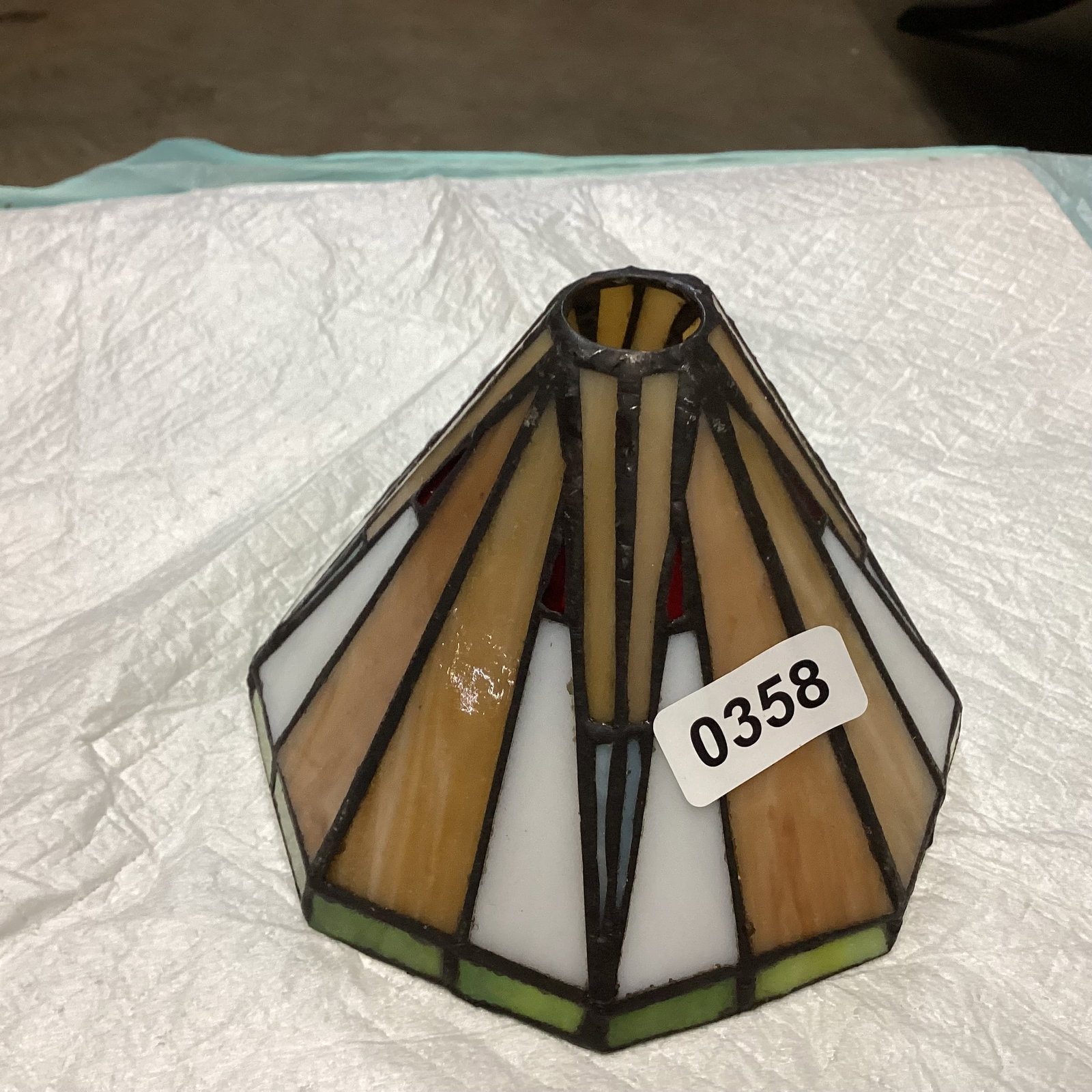 STAIN LEADED GLASS SHADE: 4 1/2 T X6 WIDE GOOD SHAPE