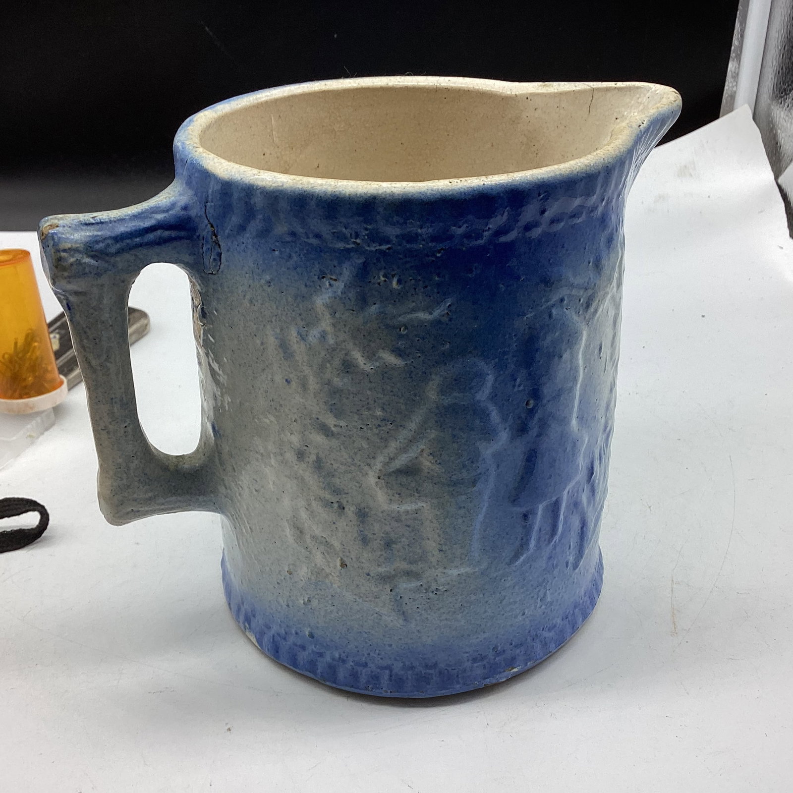 VINTAGE BLUE & WHITE STONEWARE PITCHER CAPTAIN SMITH & POCAHONTAS - 2