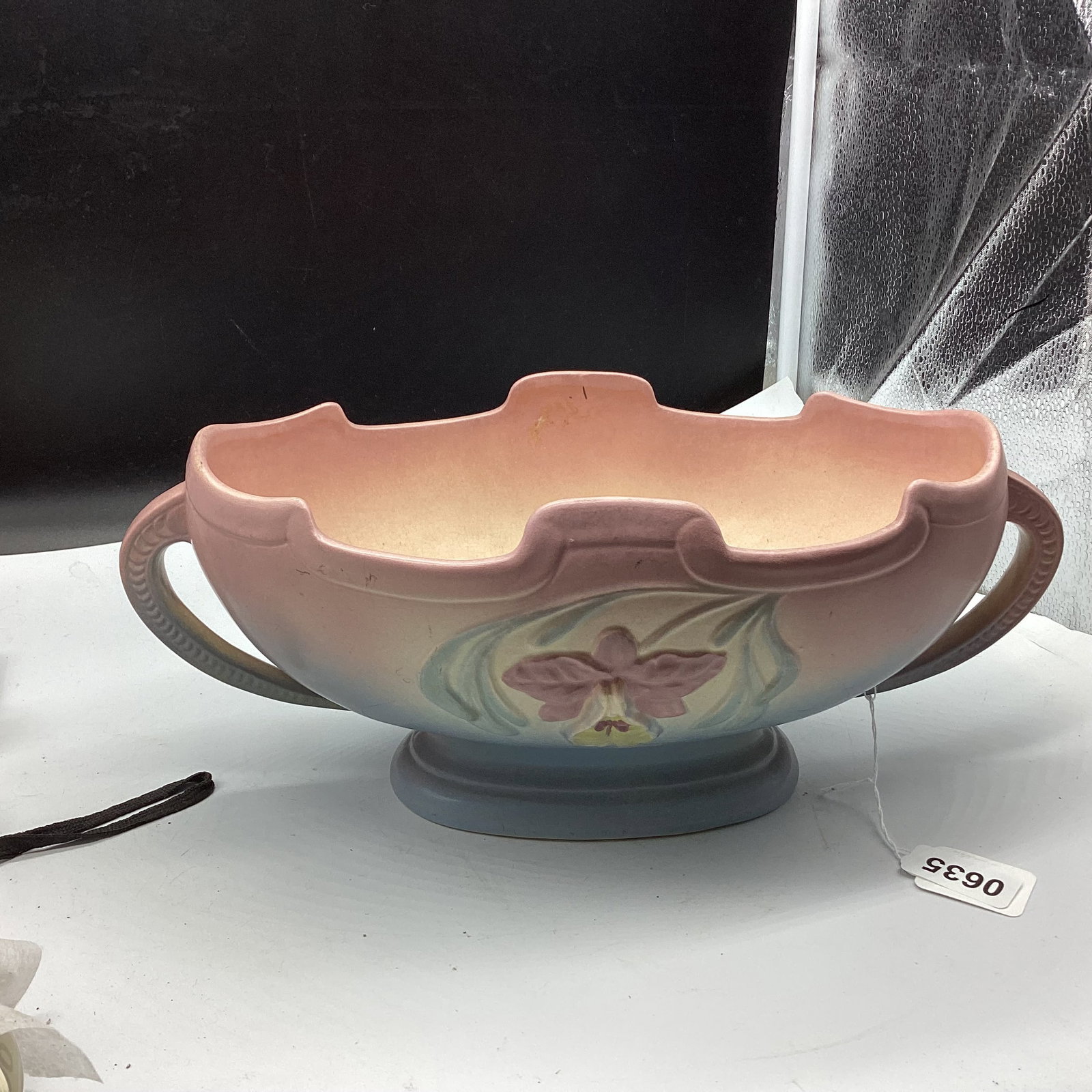 HULL TULIP PATTERN OVAL CONSOLE BOWL : 6 X 14 GOOD SHAPE