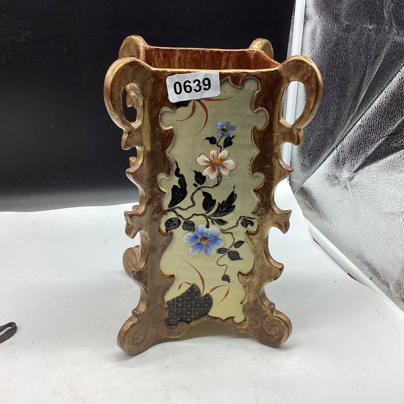 HAND PAINTED PORCELIAN VAASE MADE IN ITALY: 9 3/4" T X 6" W GOOD SHAPE