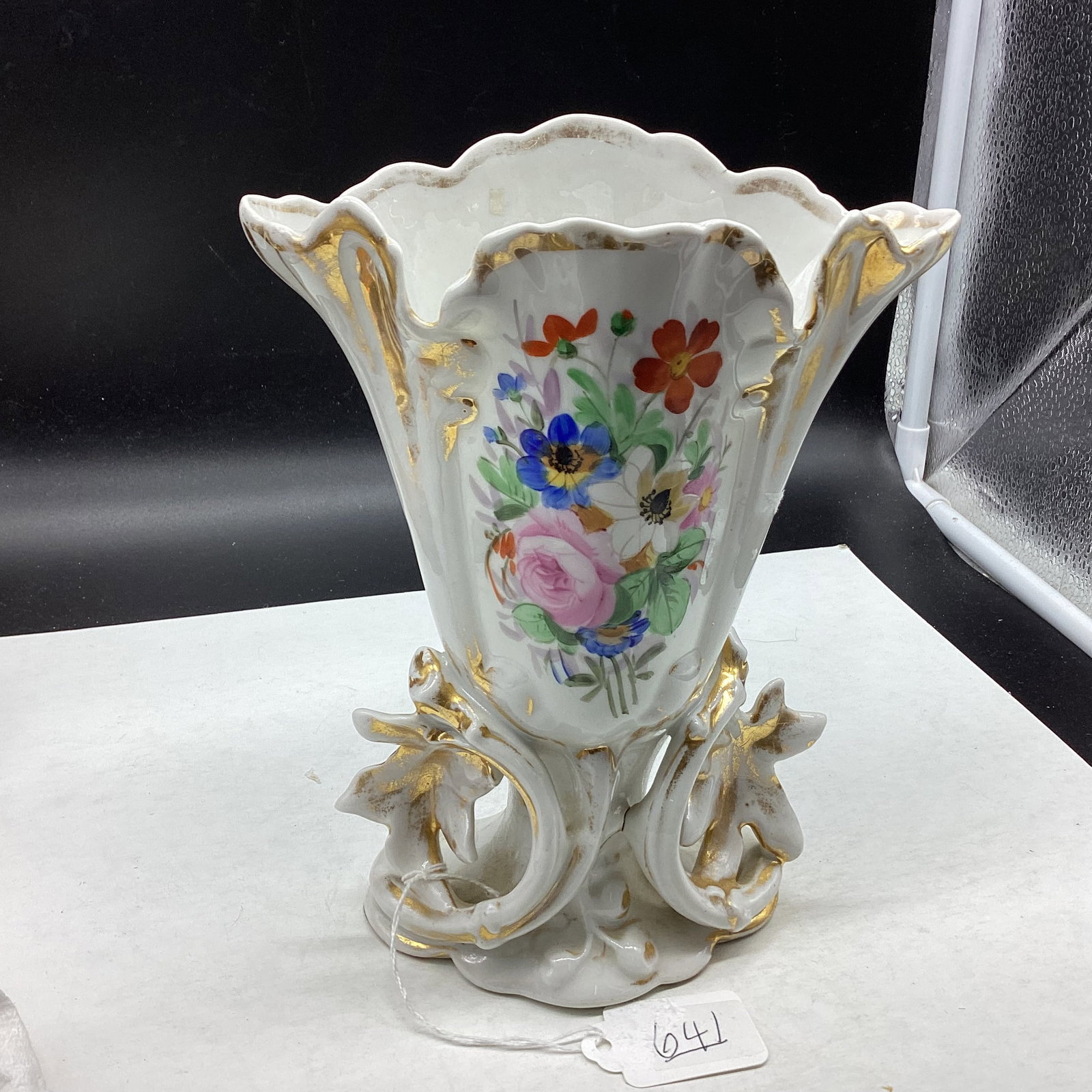 VINTAGE HAND PAINTED PORCELIAN OLD PARIS VASE: 8" TALL GOOD SHAPE
