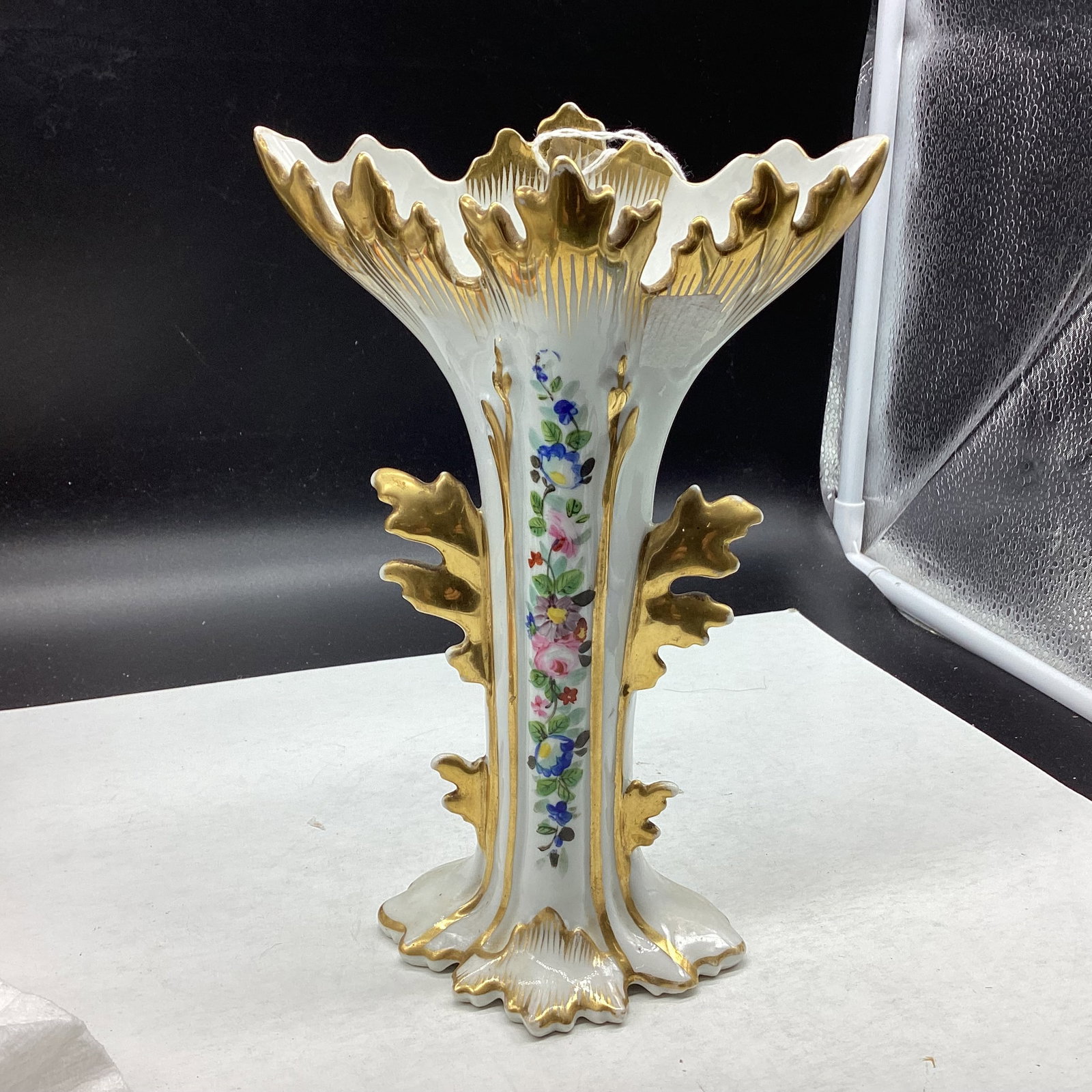 VINTAGE HAND PAINTED PORCELIAN OLD PARIS VASE: 9" TALL GOOD SHAPE