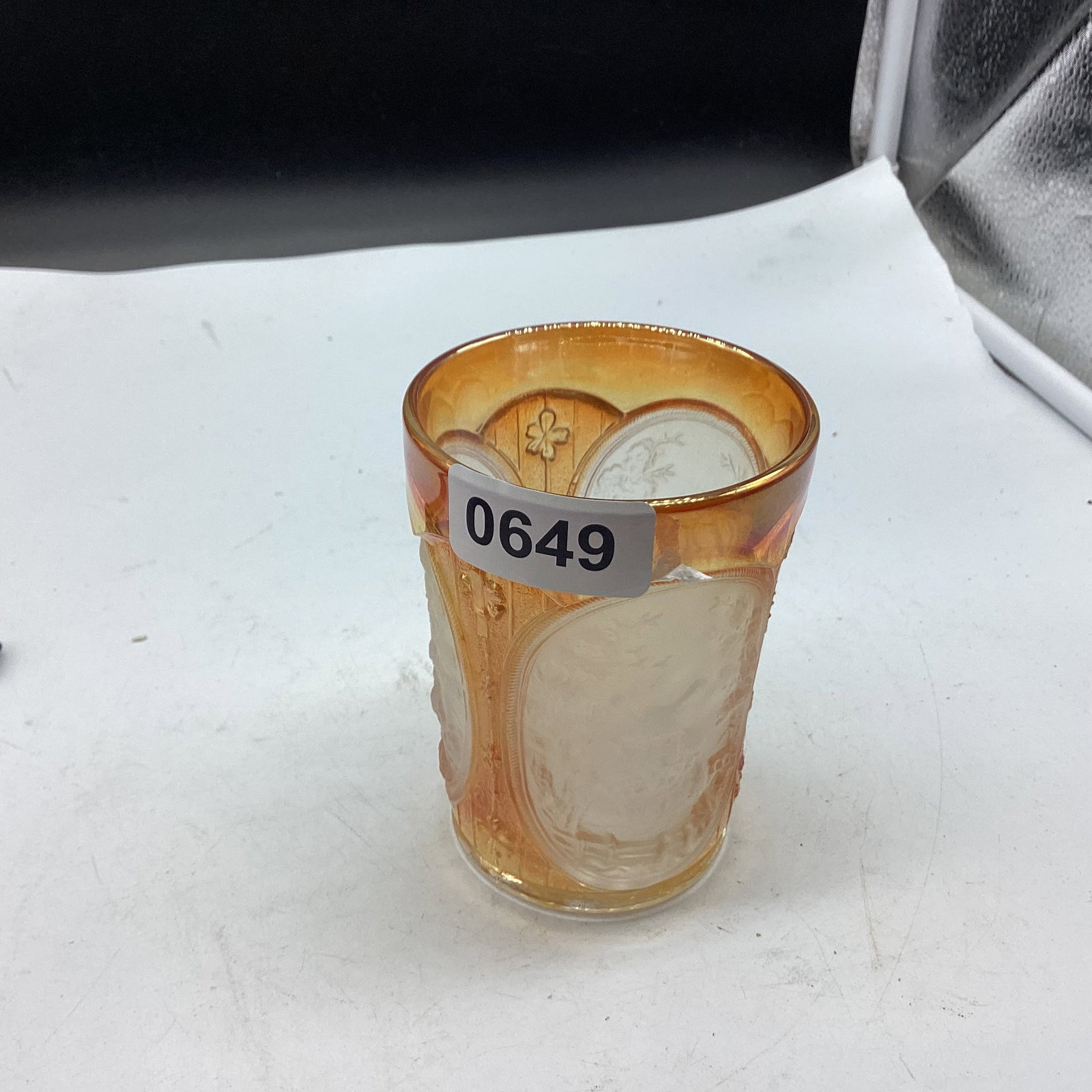 I G A MERIOGOLD WINDMILL PATTERN CARNIVAL TUMBLER: 4" TALL GOOD SHAPE