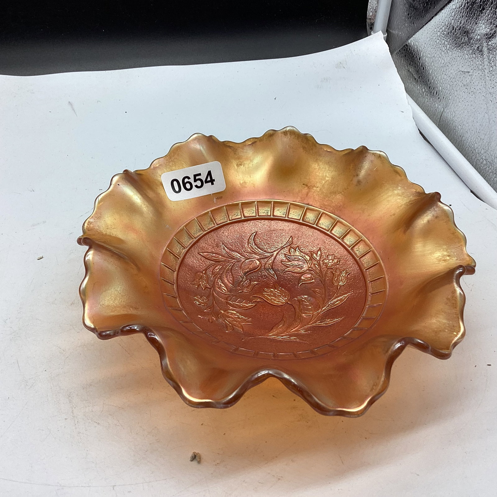 VINTAGE STIPPLED WINDMILL PATTERN CARNIVAL BOWL BY NORTHWOOD (1 of 2)