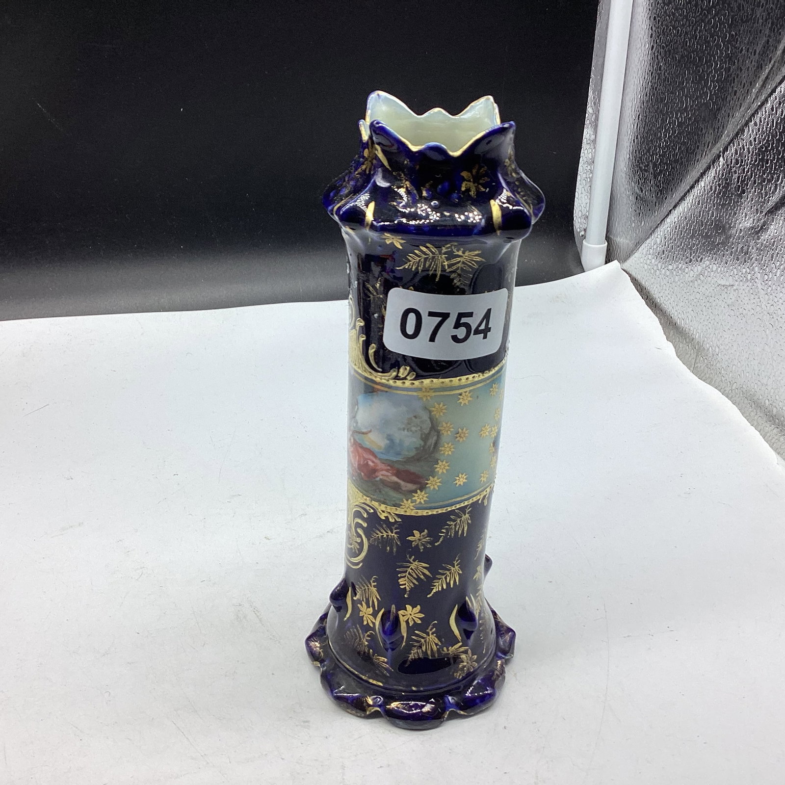 HAND PAINTED PORCELIAN VASE : 7 1/4" TALL ONE SMALL CHIP