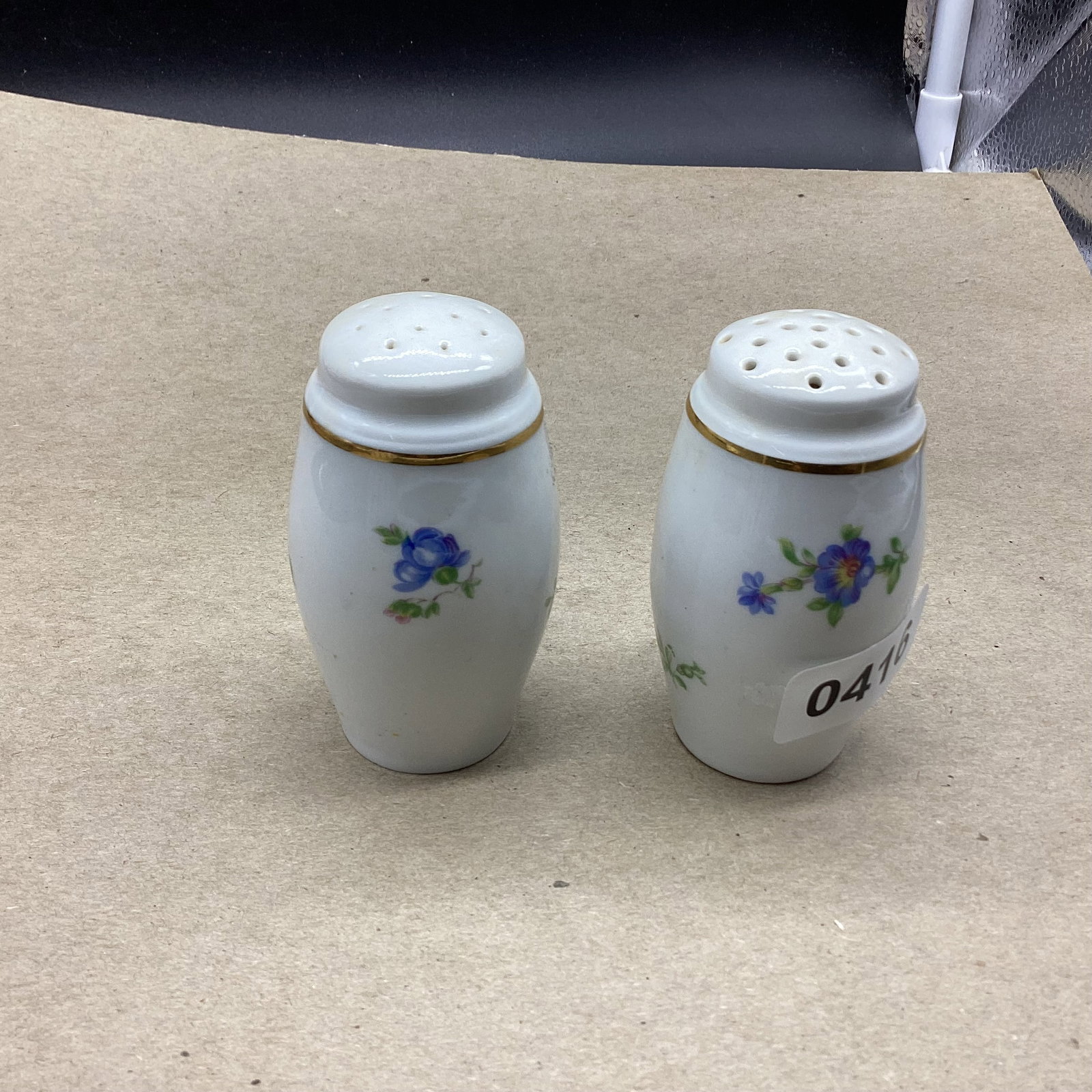 PORCELIAN SALT & PEPPER SET: 3 1/4" TALL GOOD SHAPE